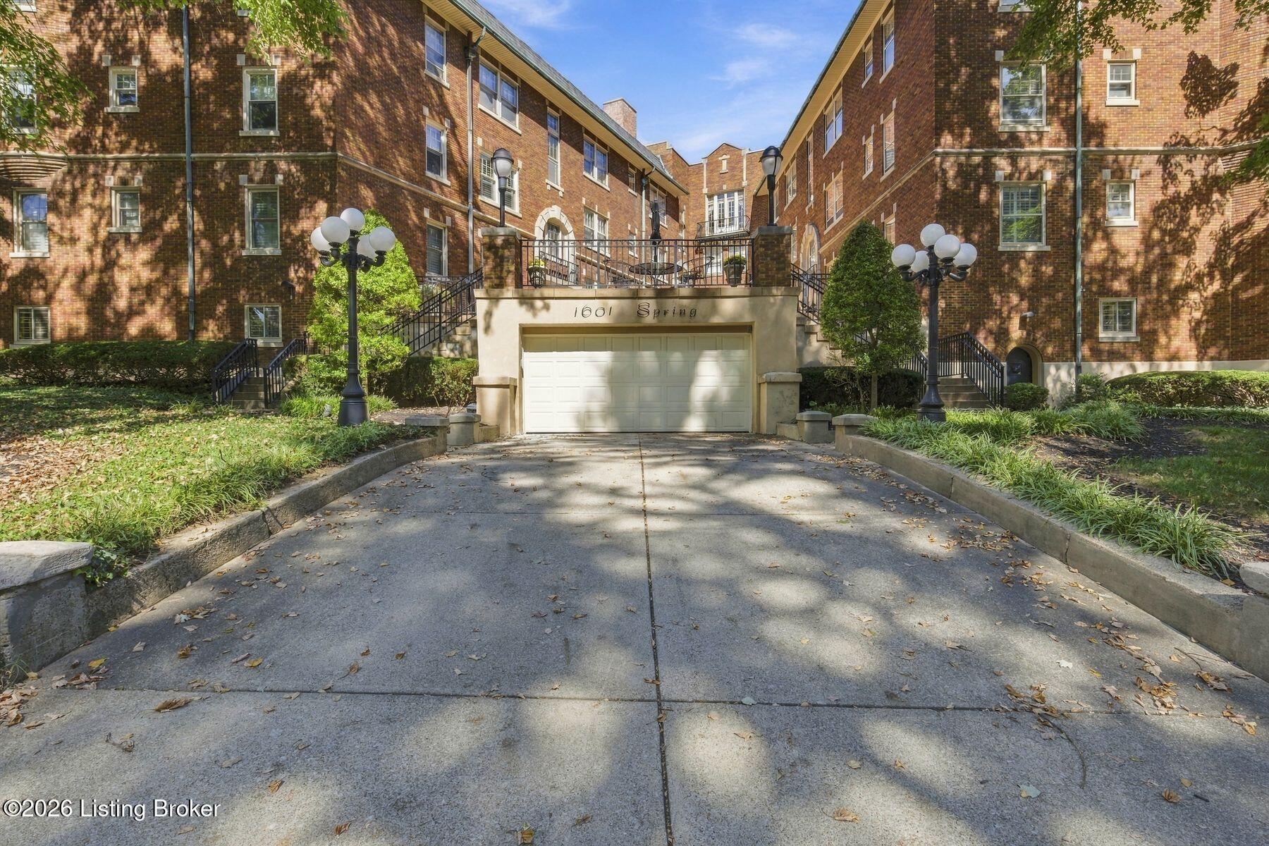 1601 Spring Dr 10