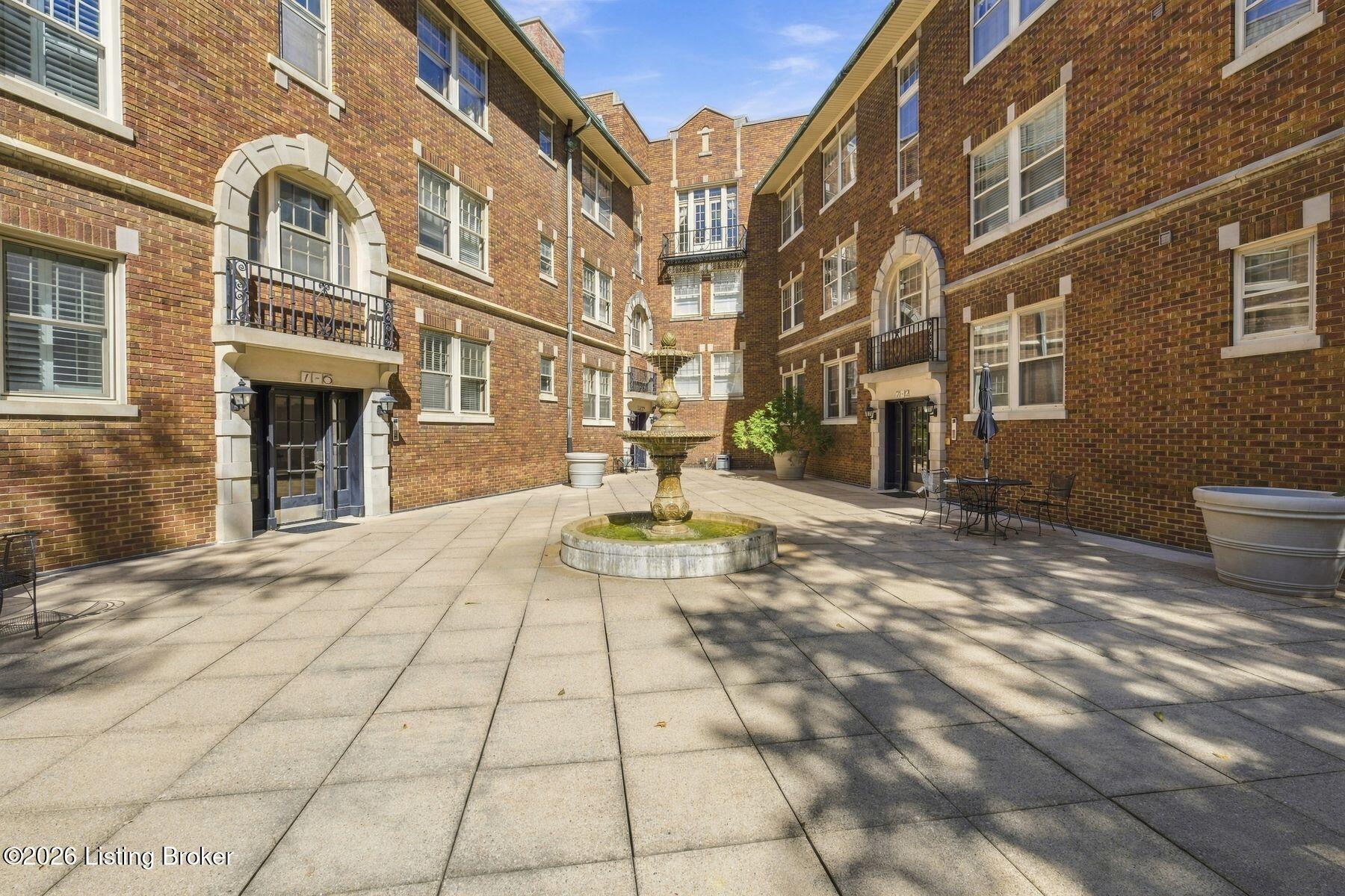 1601 Spring Dr 10