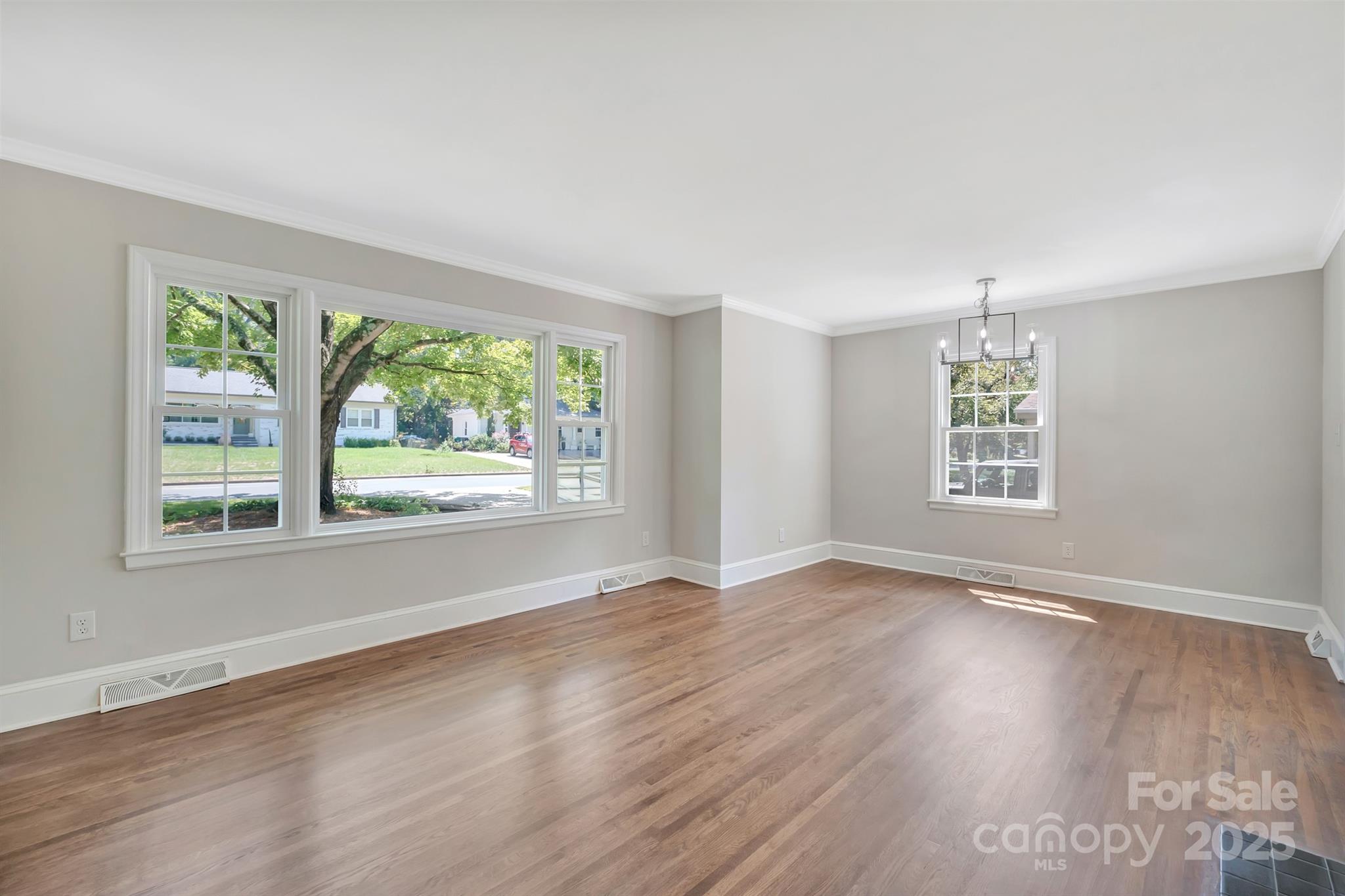 1123 Norland Road