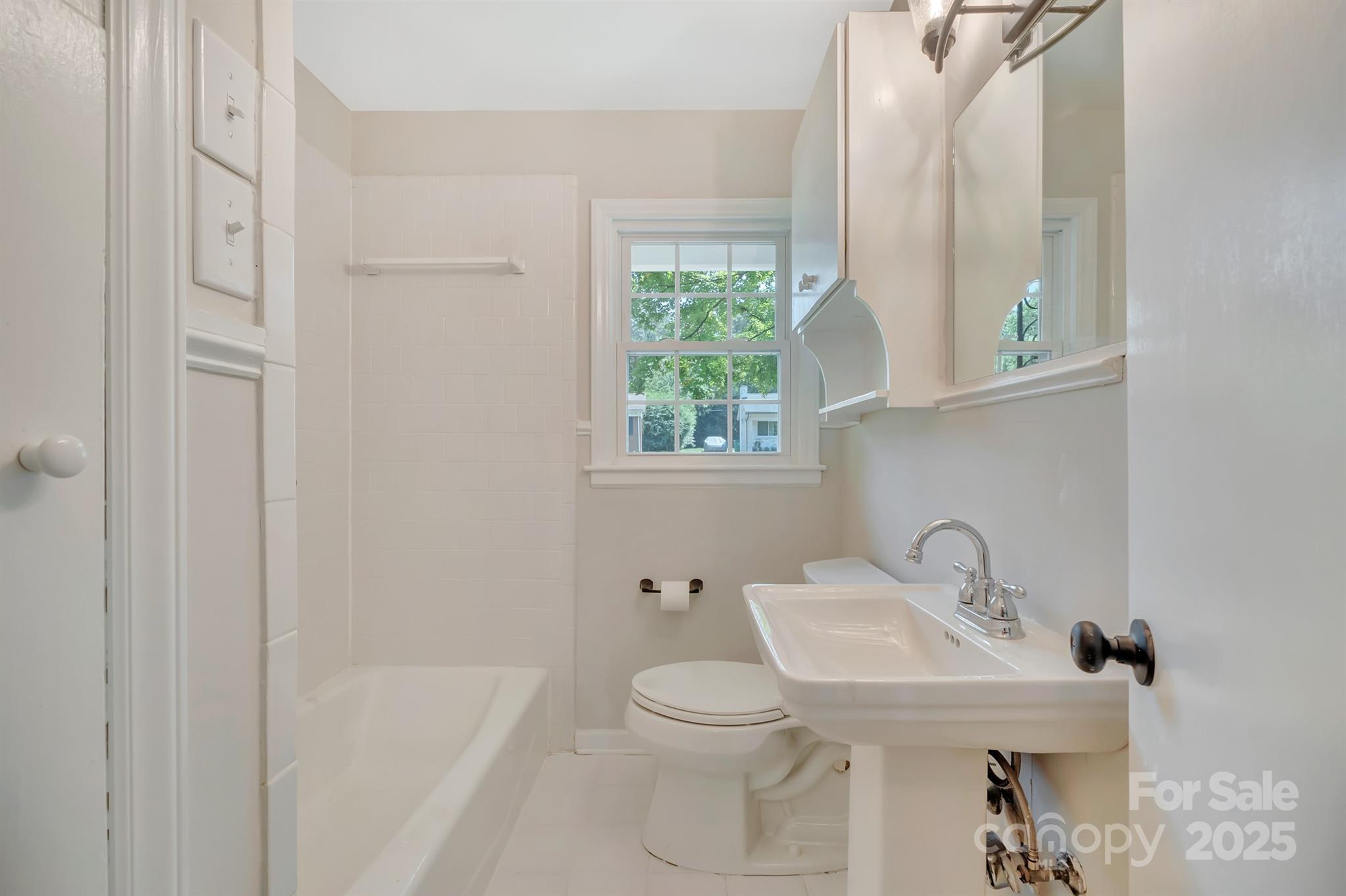 1123 Norland Road