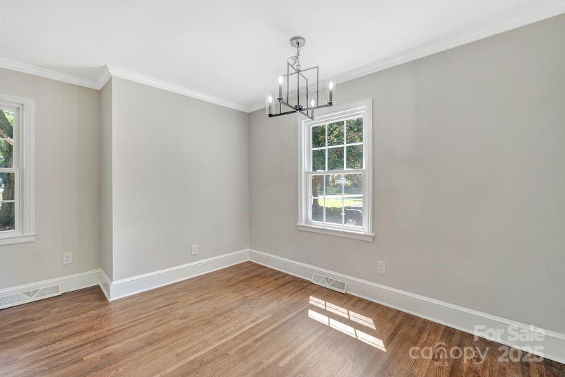 1123 Norland Road