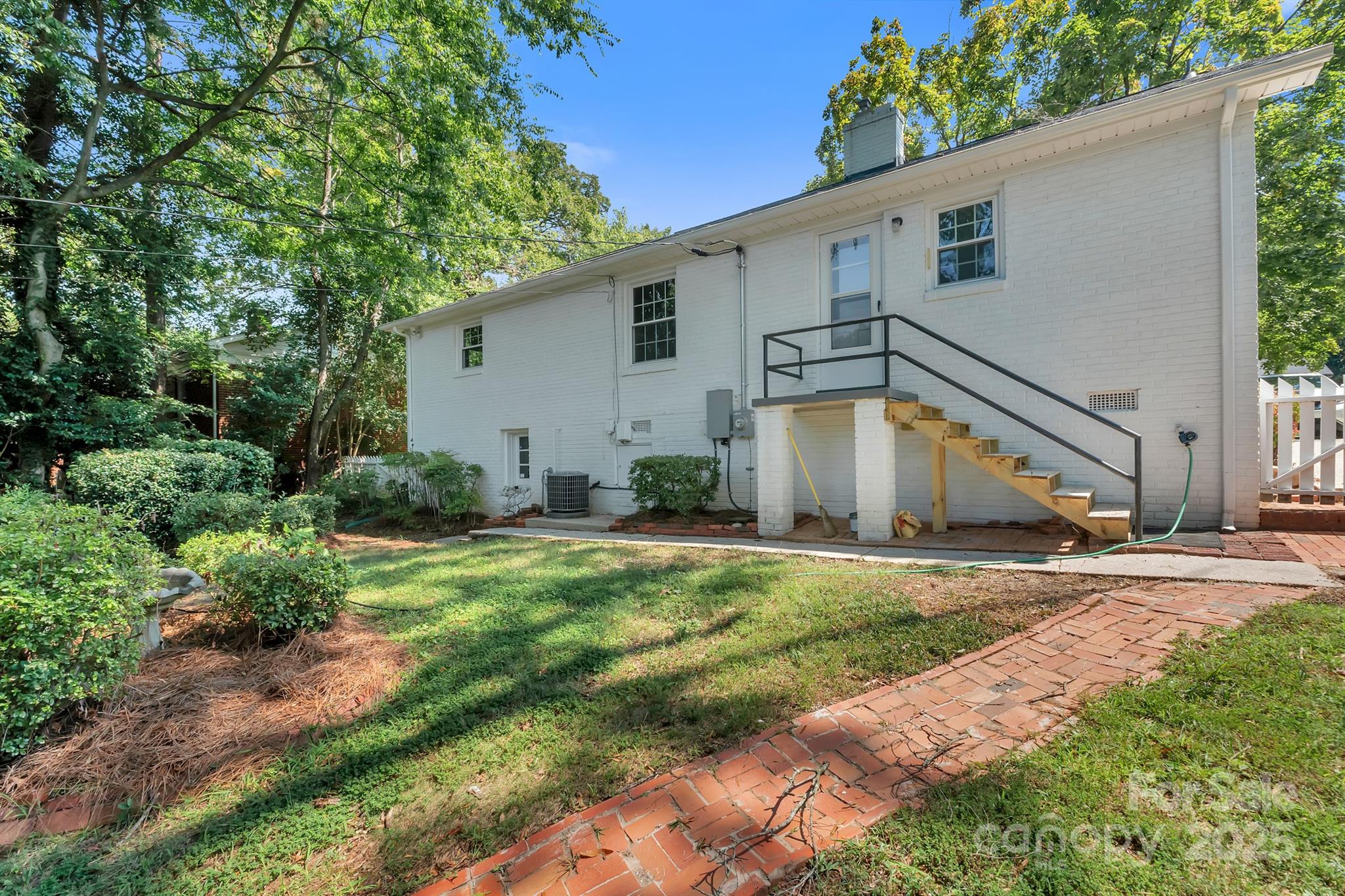 1123 Norland Road