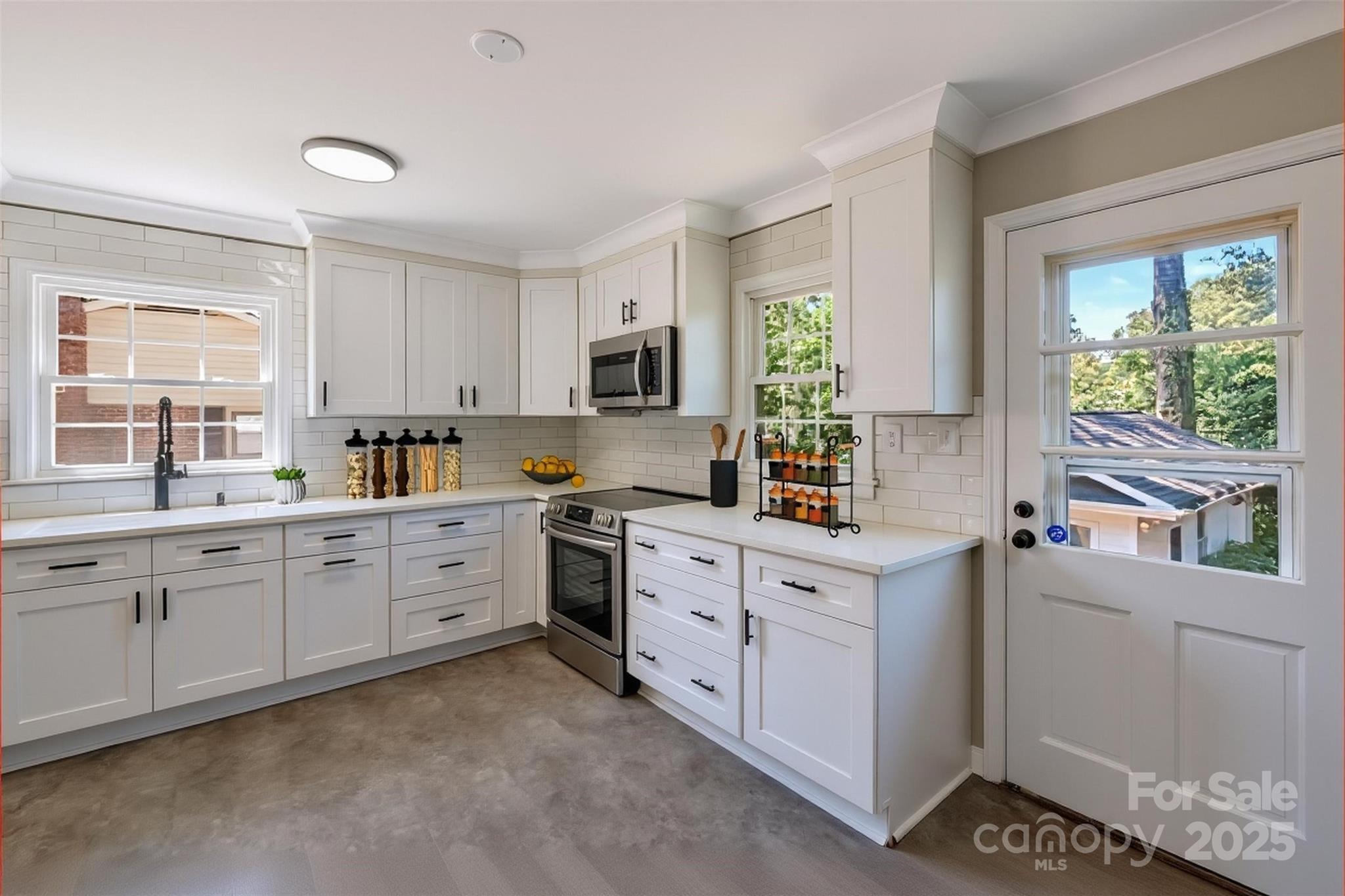 1123 Norland Road