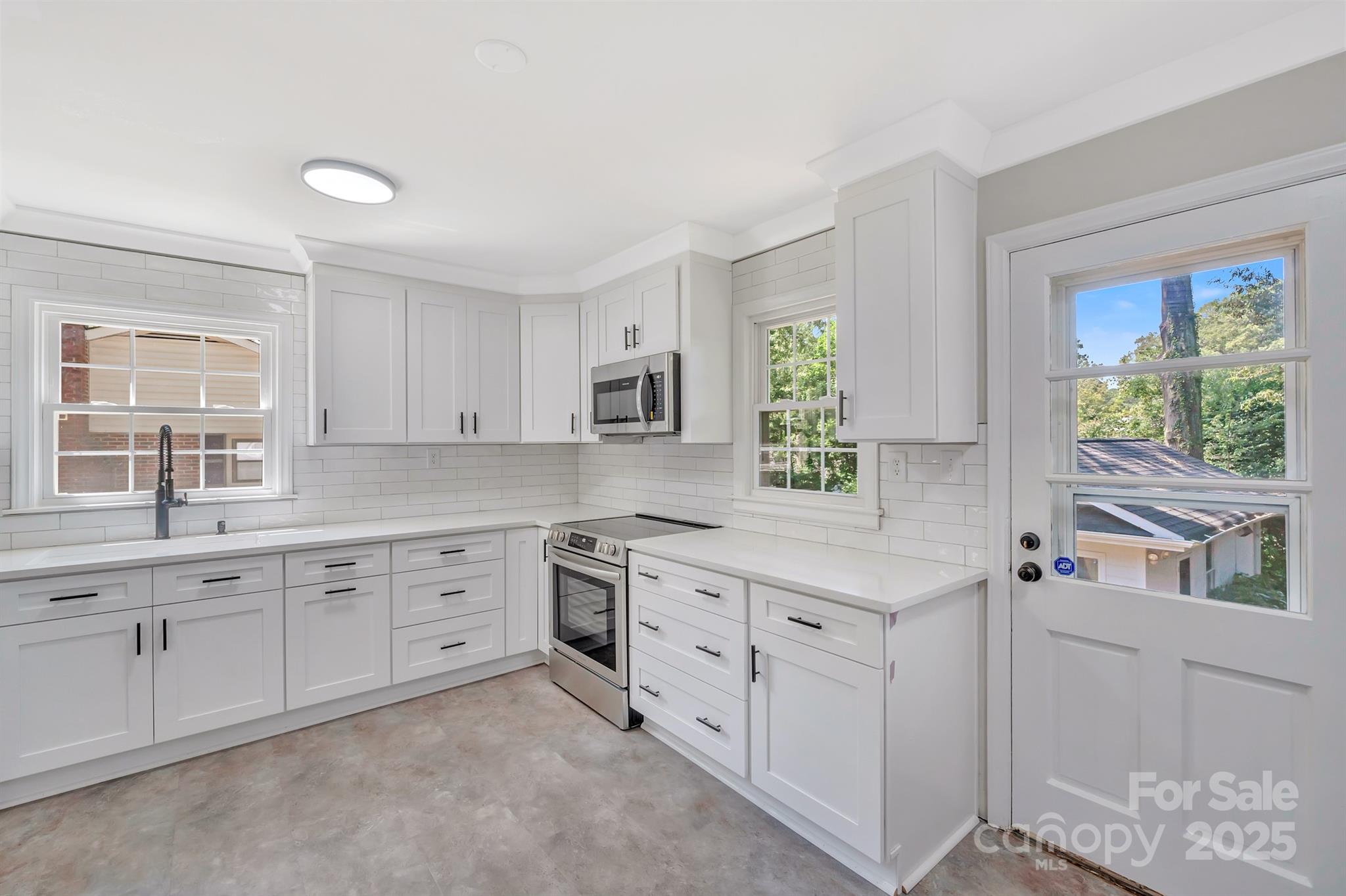 1123 Norland Road