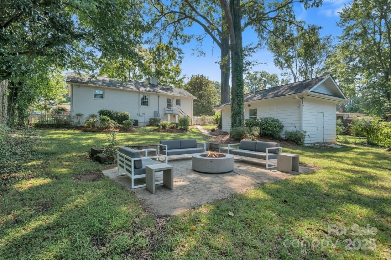 1123 Norland Road