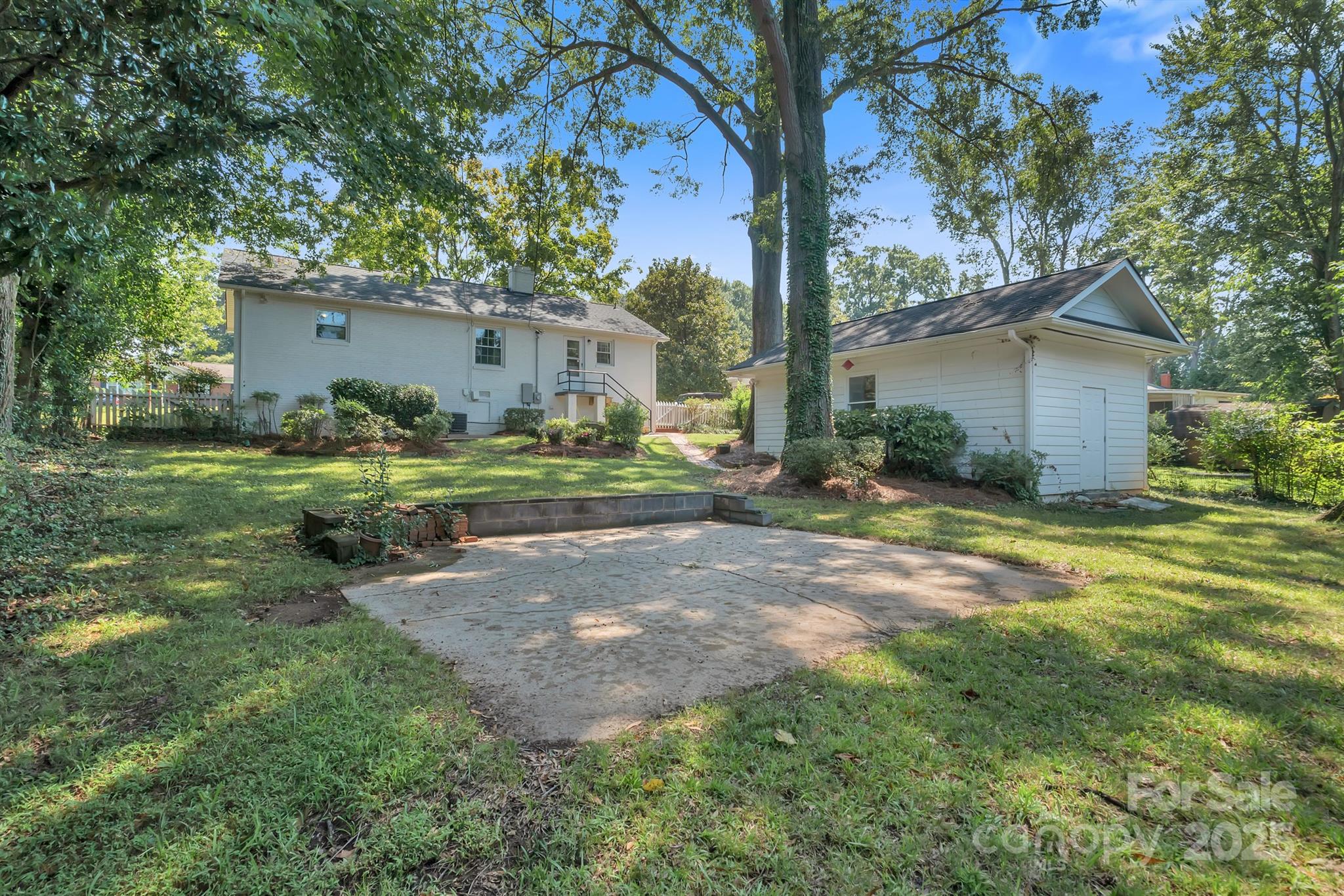 1123 Norland Road