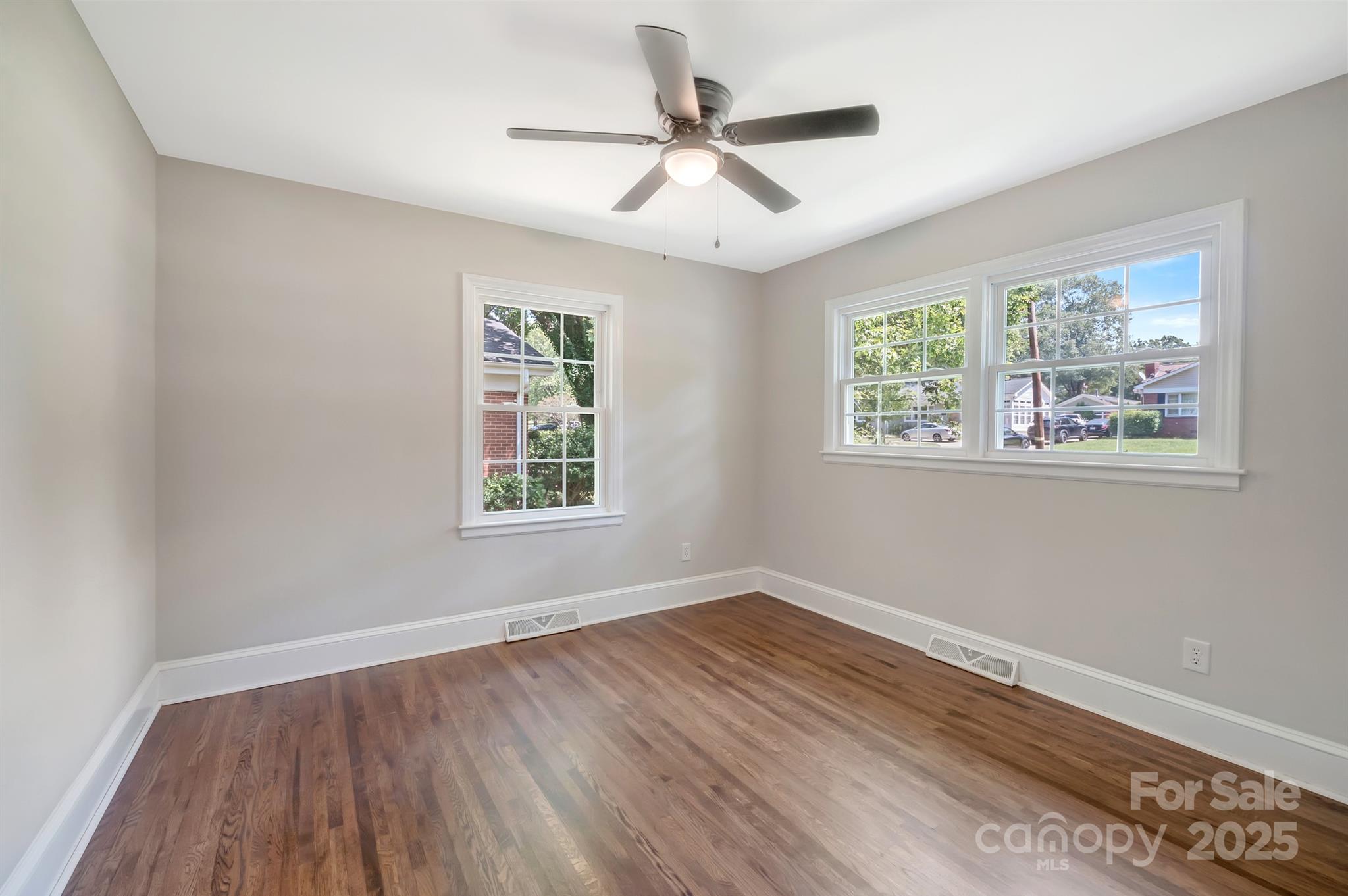 1123 Norland Road