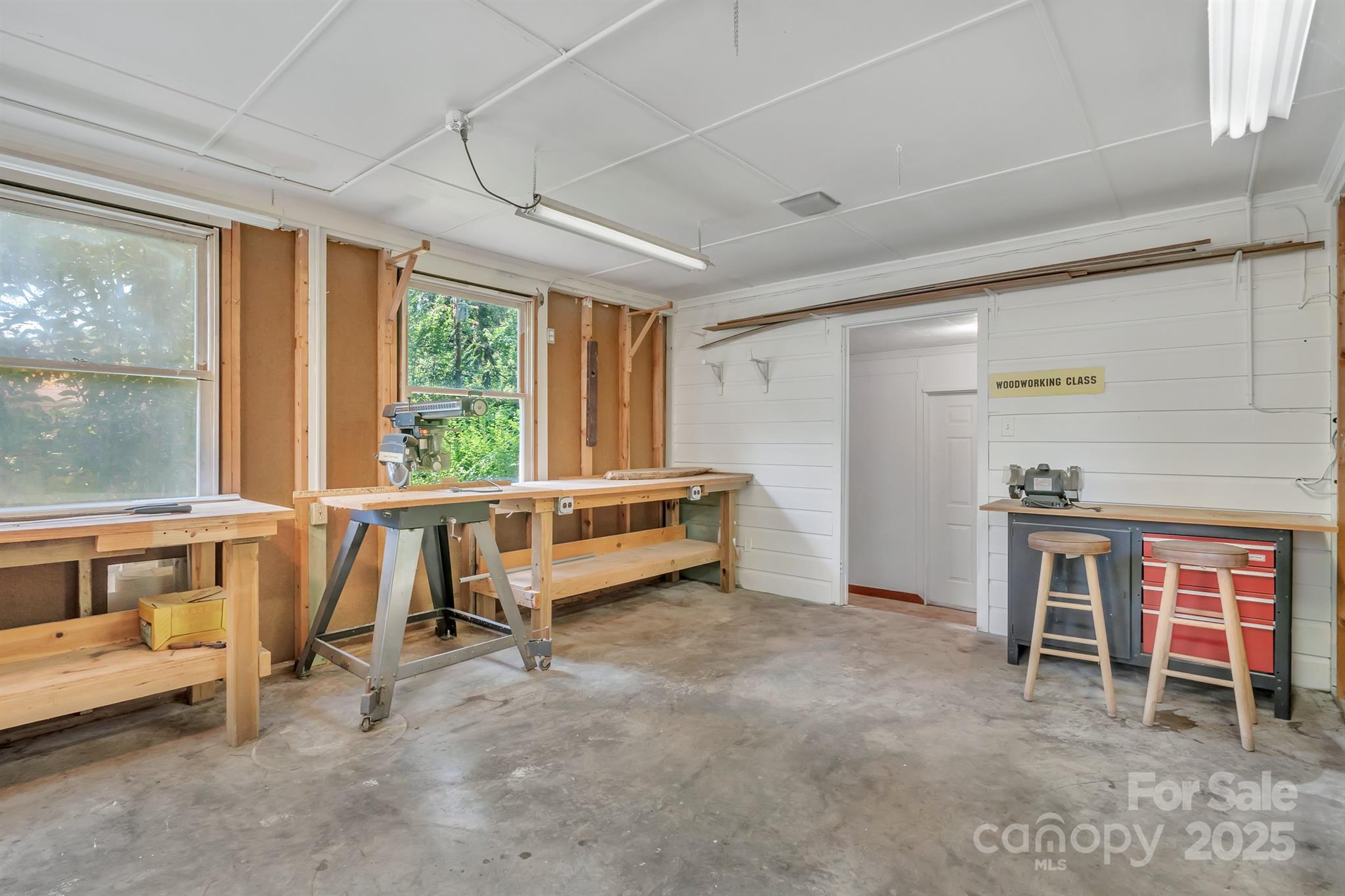 1123 Norland Road