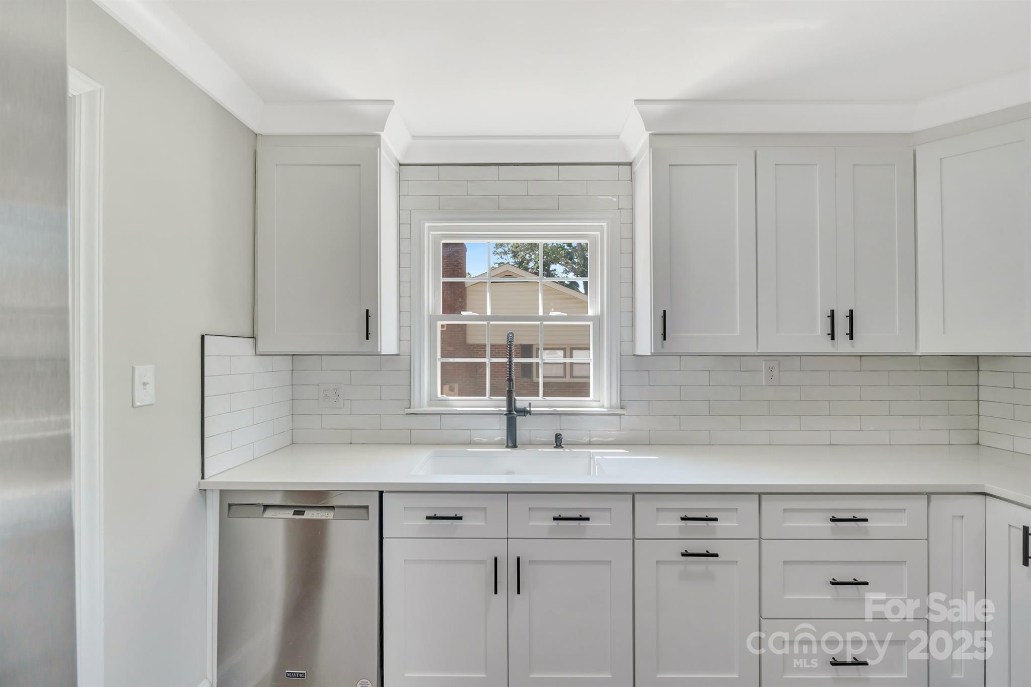 1123 Norland Road