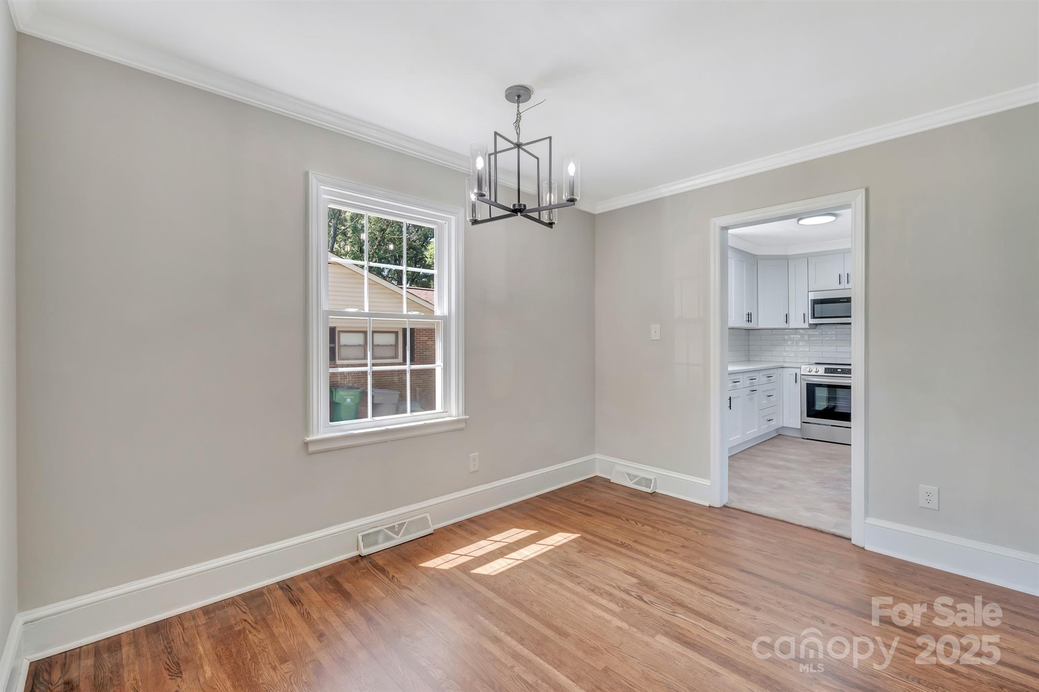 1123 Norland Road
