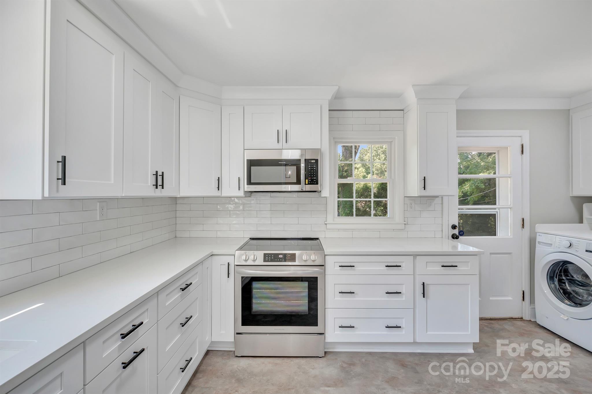1123 Norland Road