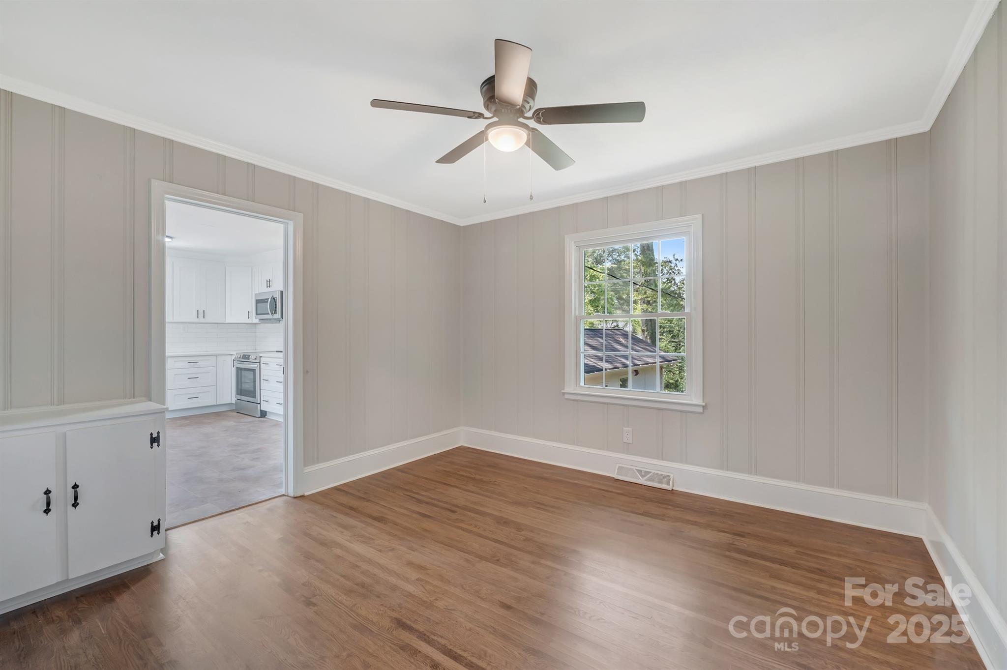 1123 Norland Road
