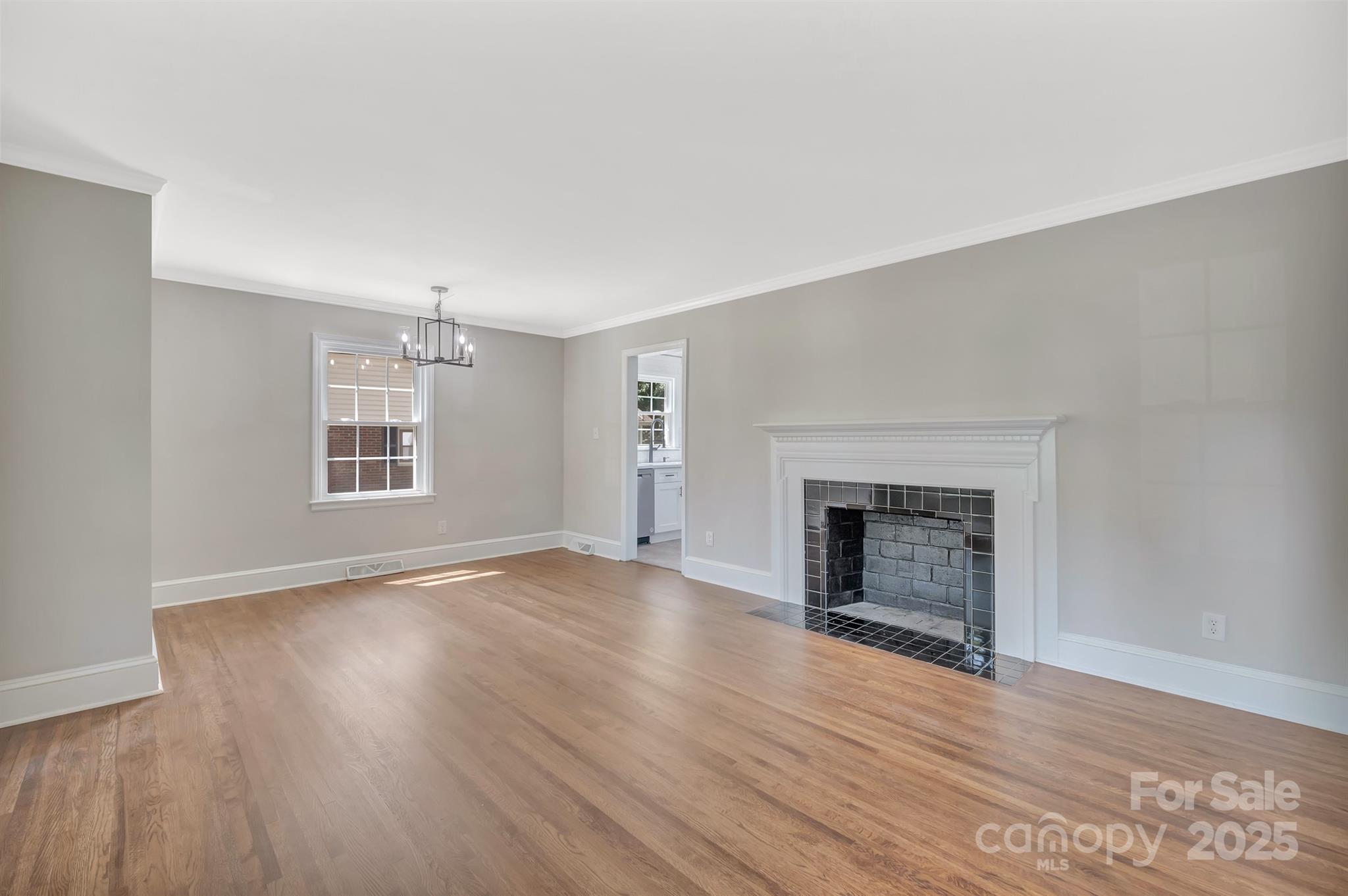 1123 Norland Road