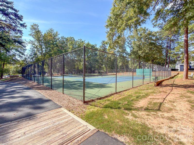 327 Northwest Drive