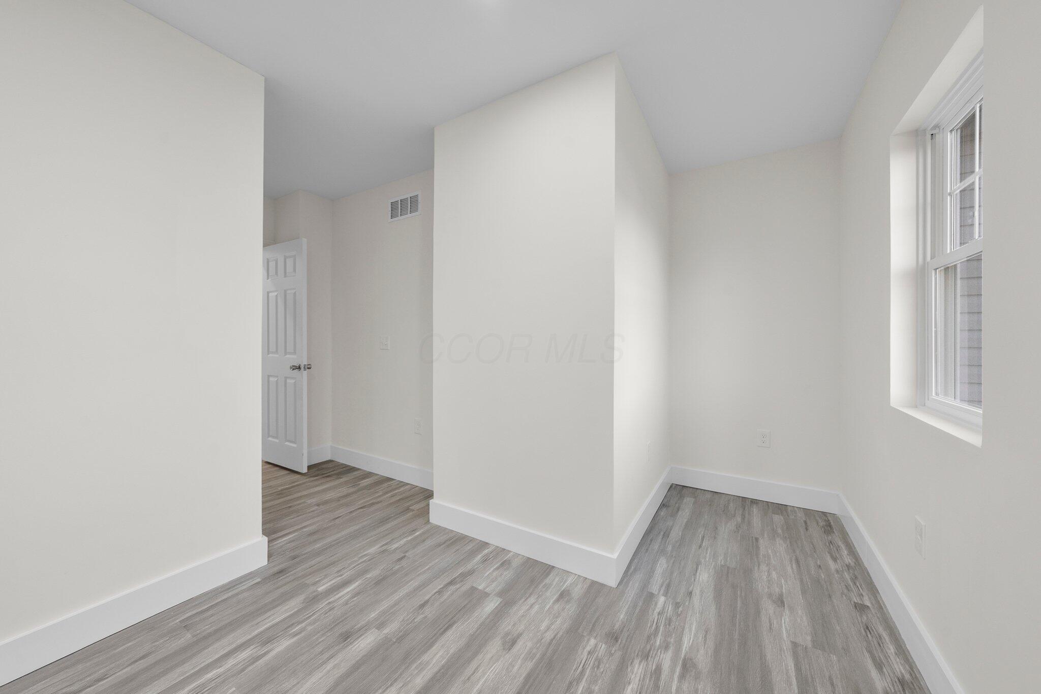 887 Harbinger Circle W
