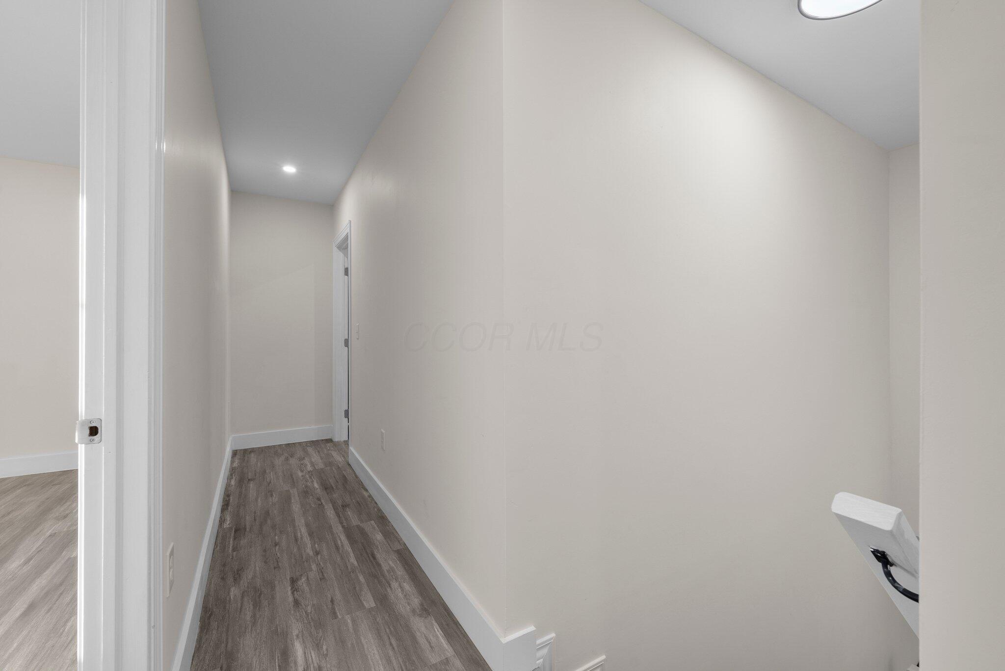 887 Harbinger Circle W