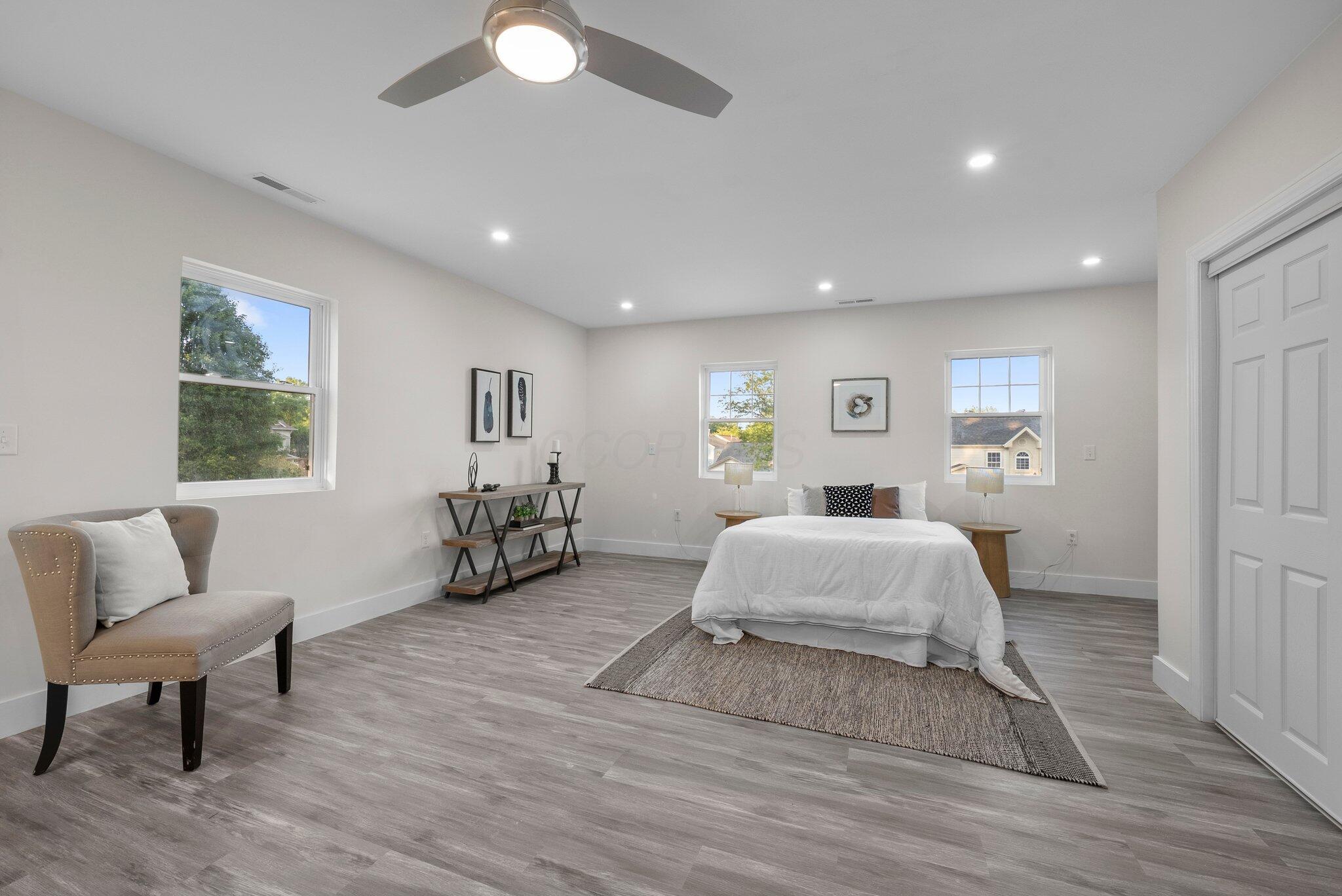 887 Harbinger Circle W