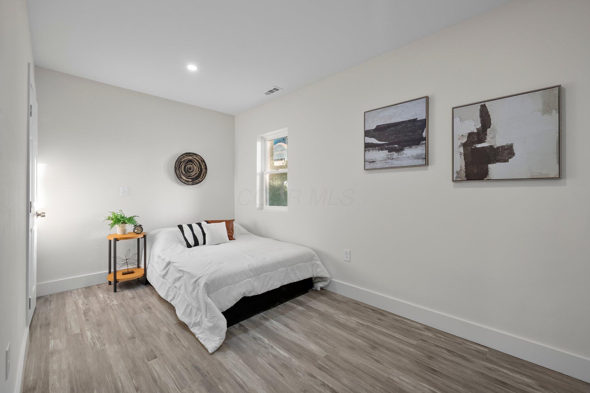 887 Harbinger Circle W