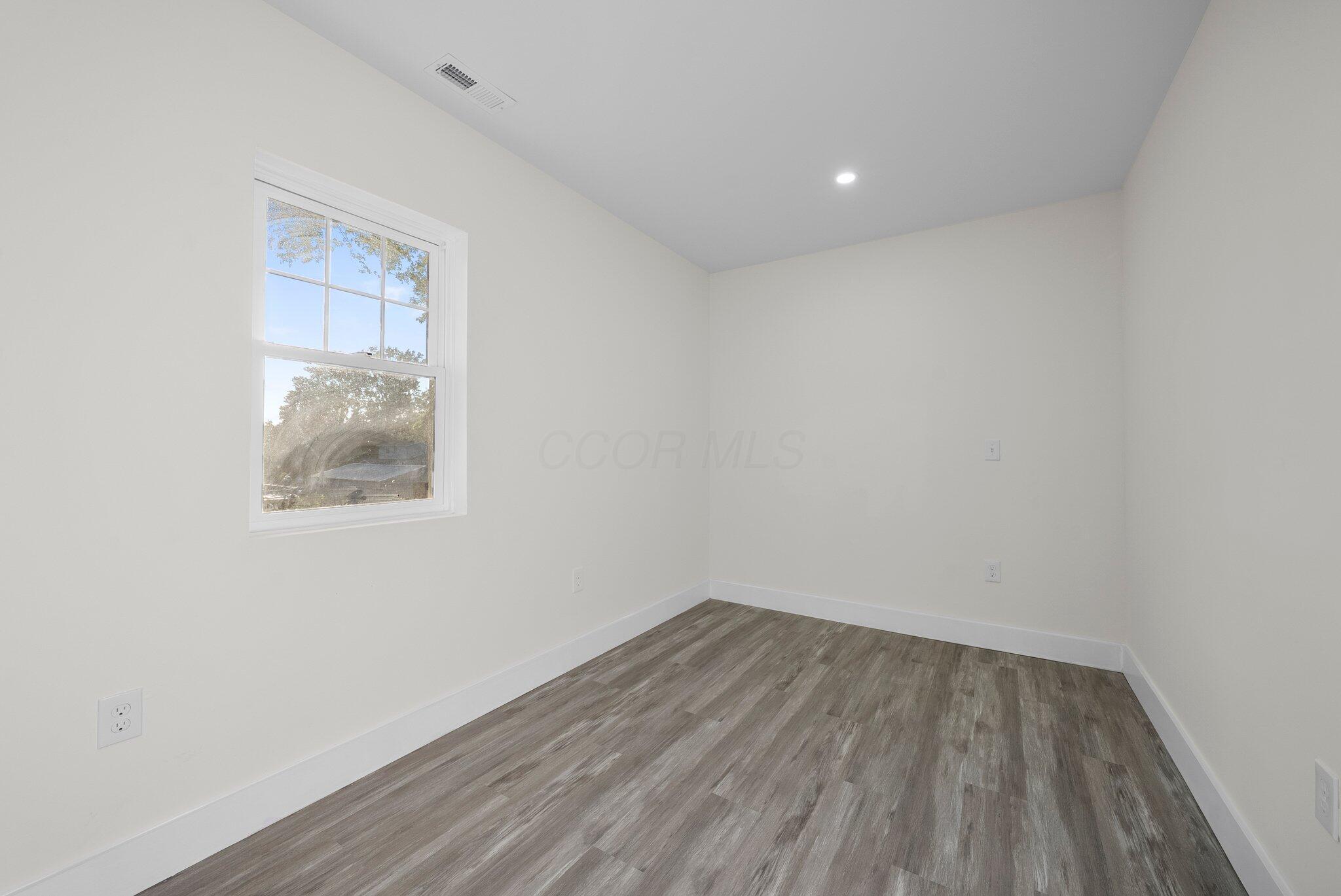 887 Harbinger Circle W