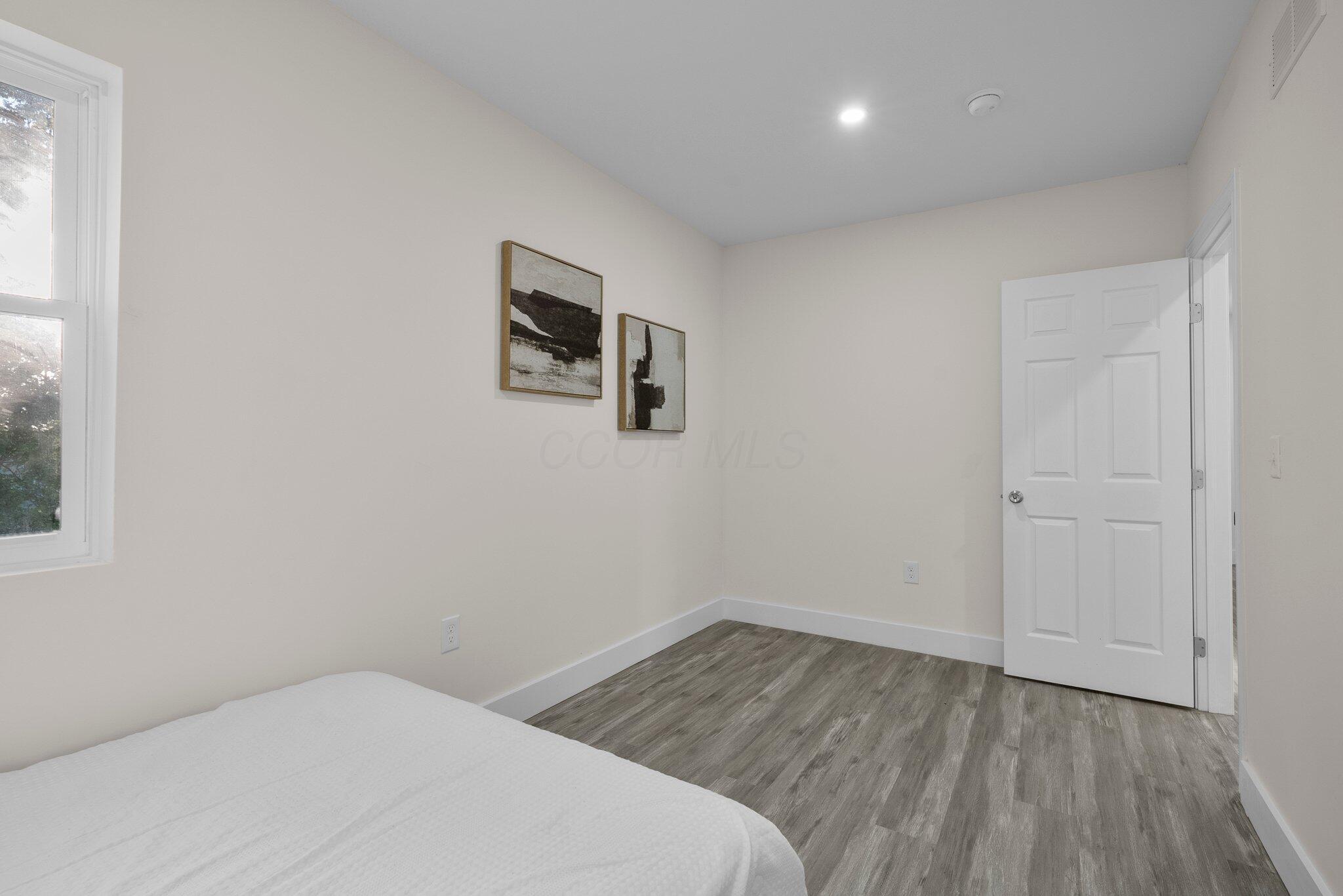 887 Harbinger Circle W