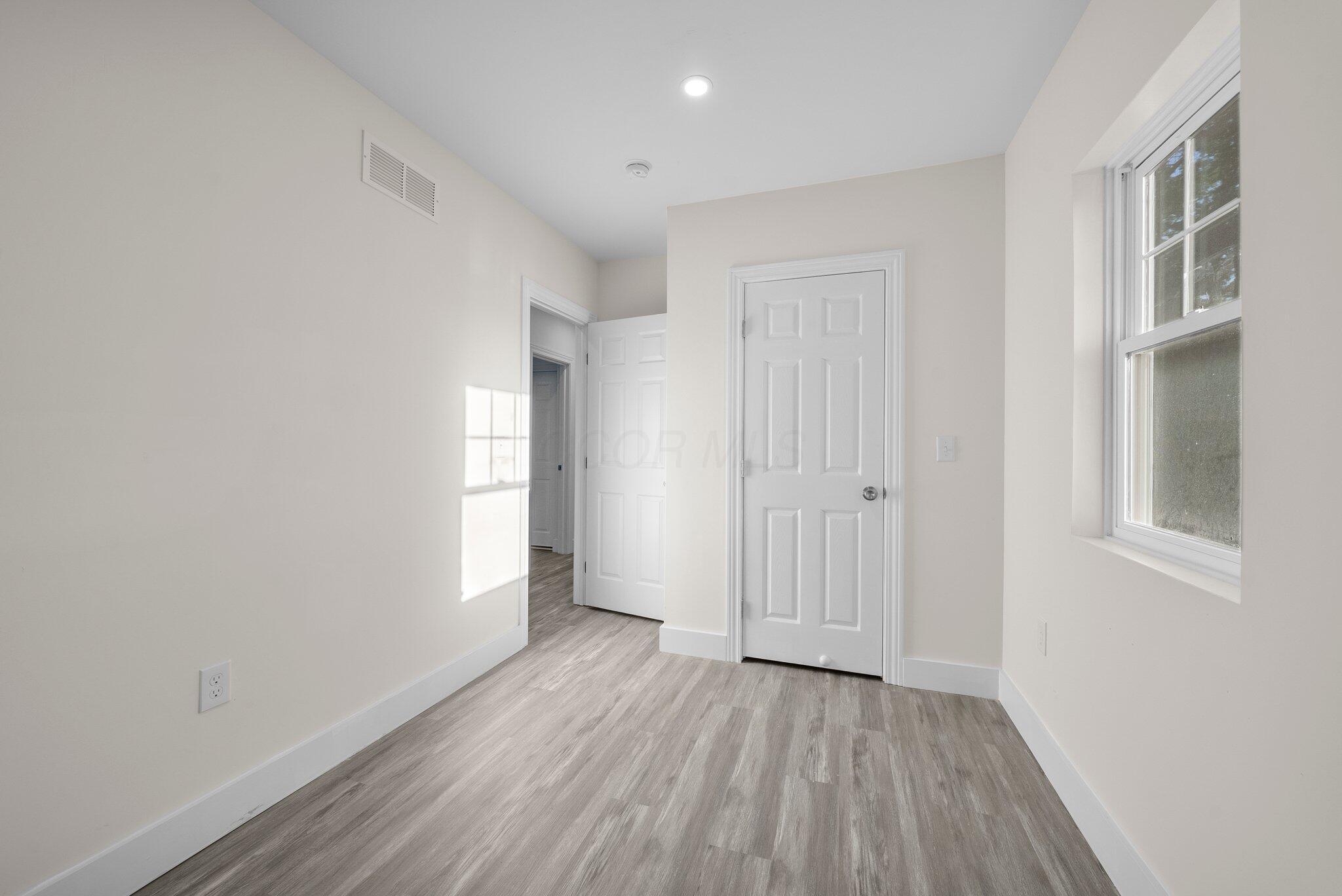 887 Harbinger Circle W