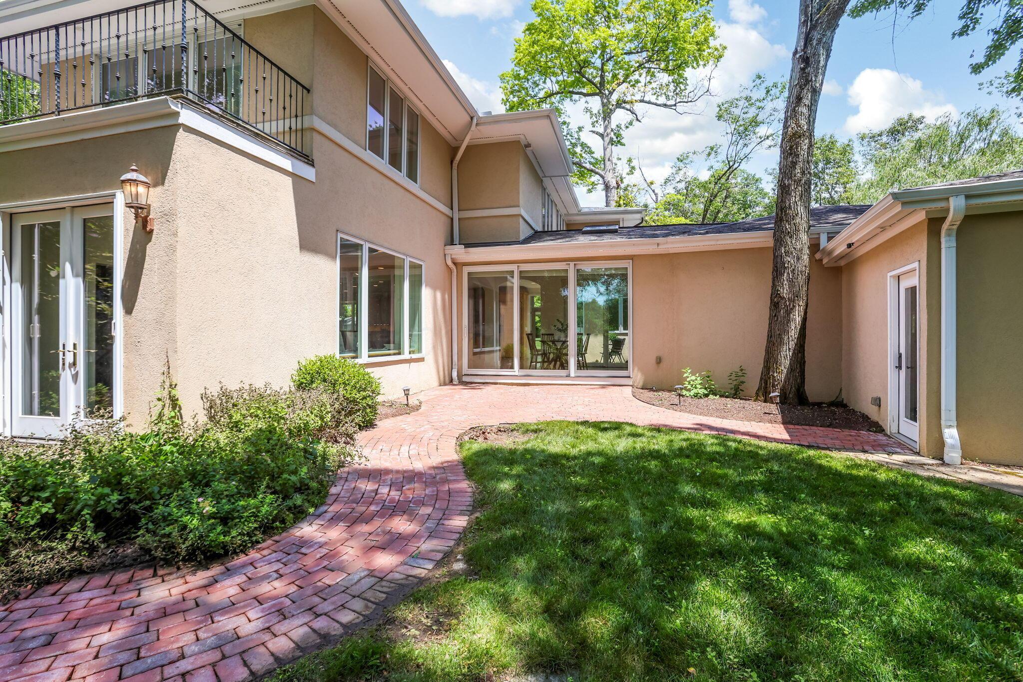 3839 Woodbridge Road