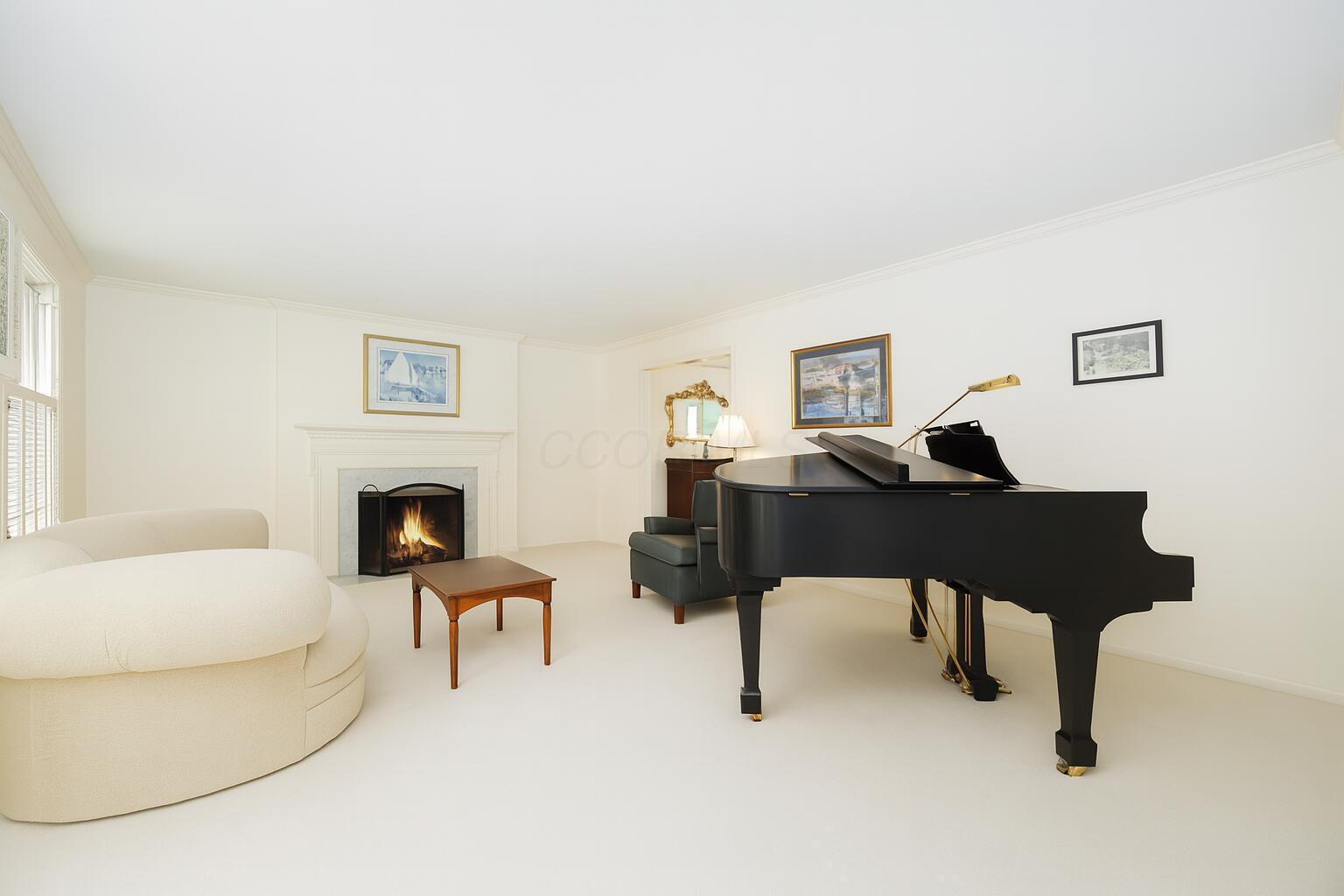 2560 Chartwell