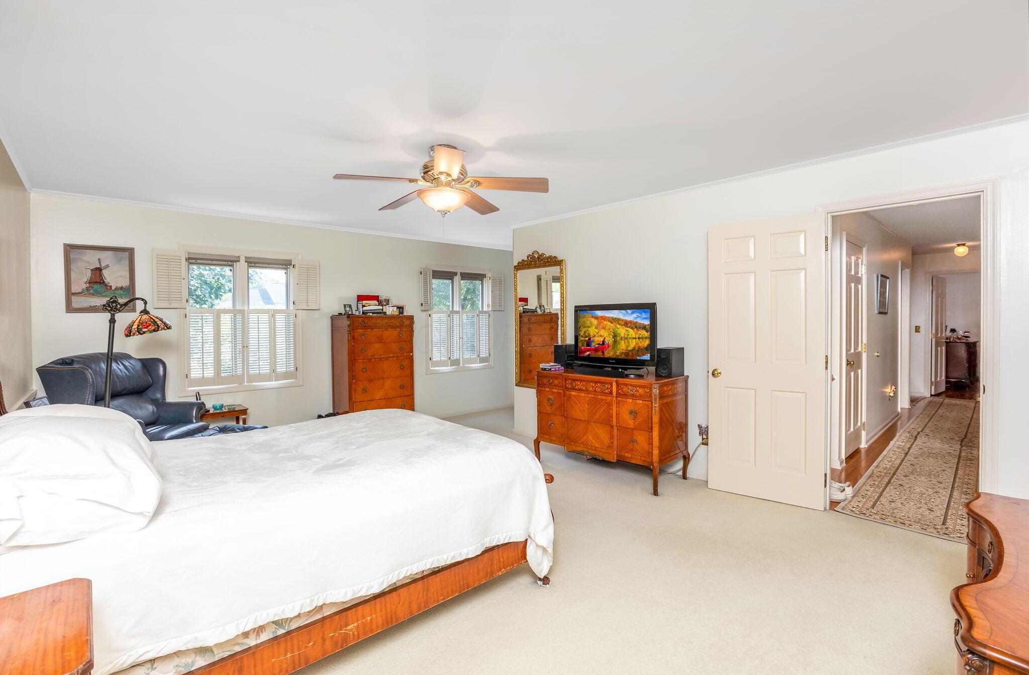 2560 Chartwell