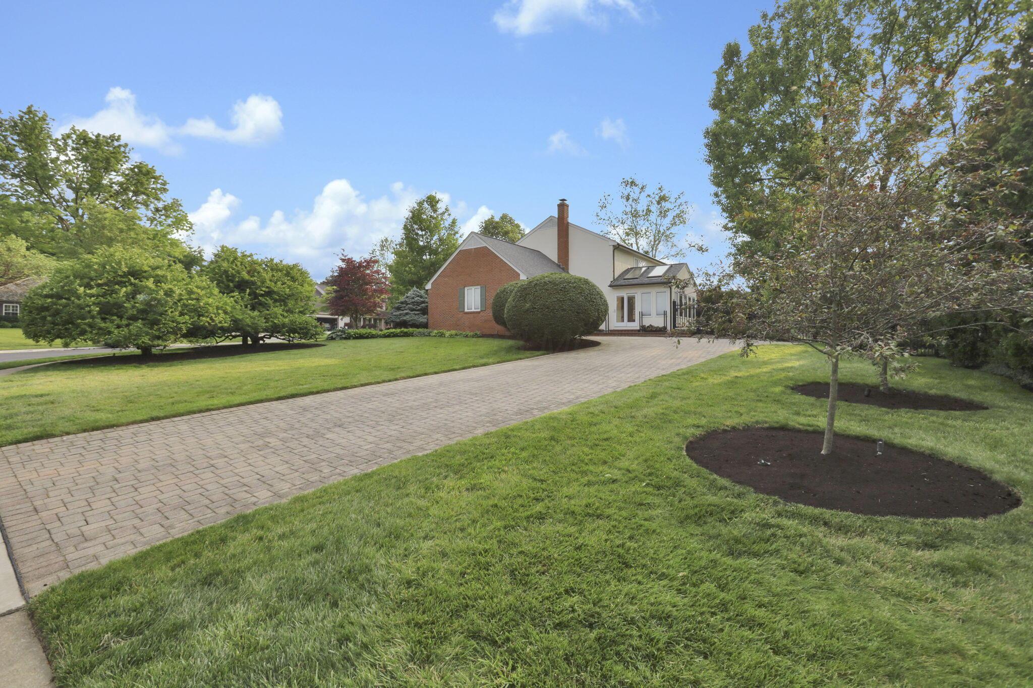 2560 Chartwell