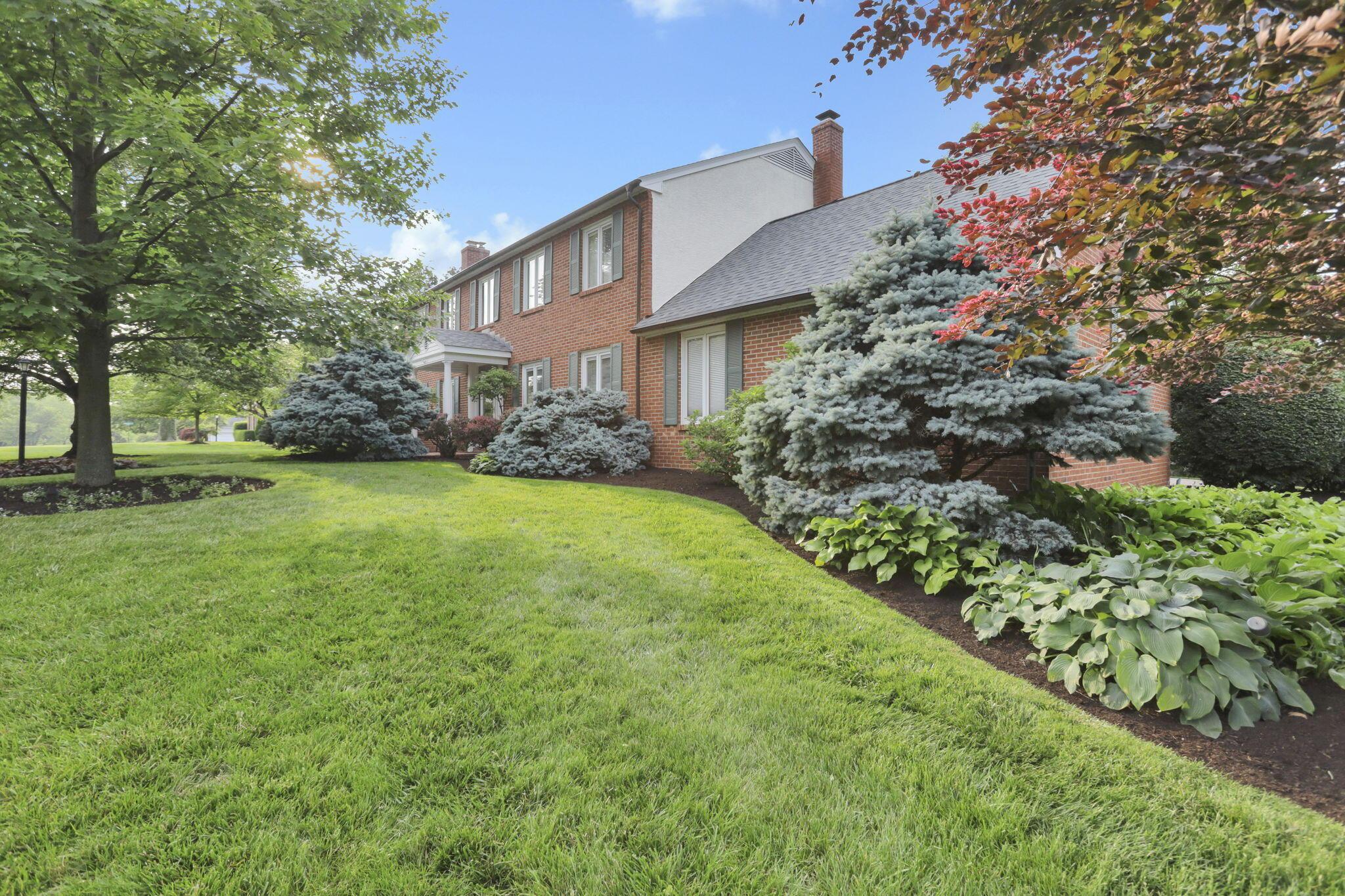 2560 Chartwell