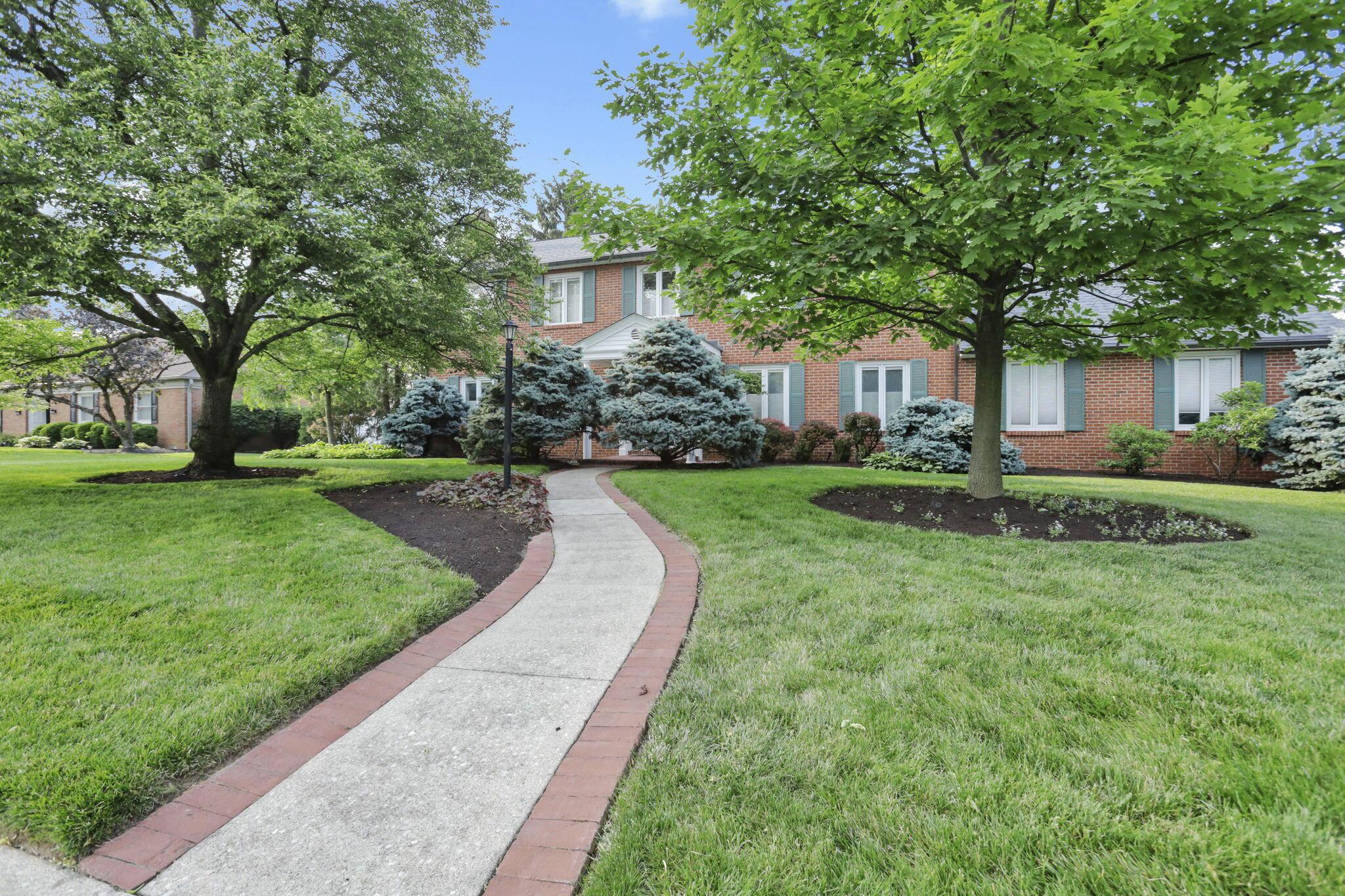 2560 Chartwell