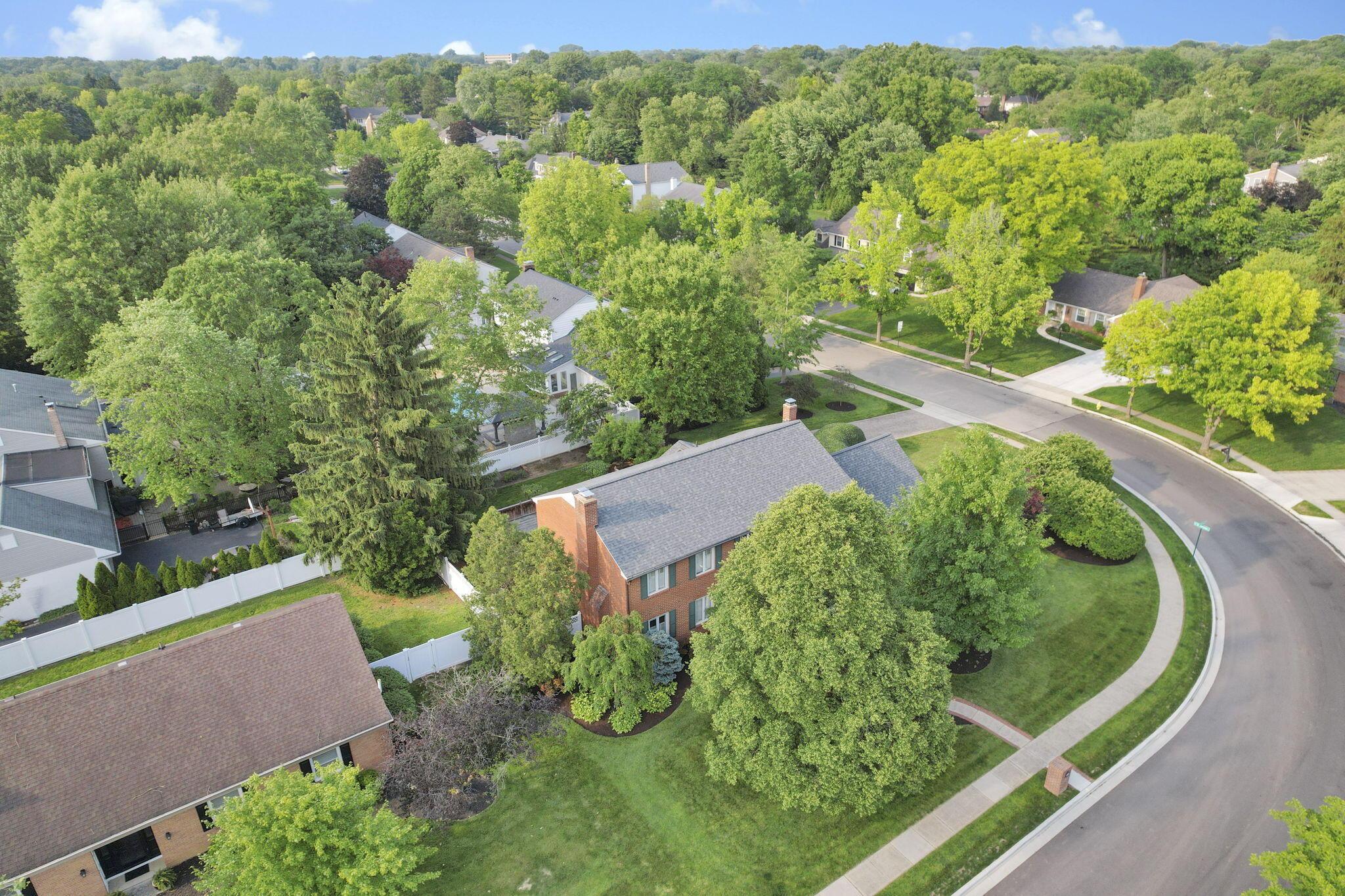 2560 Chartwell