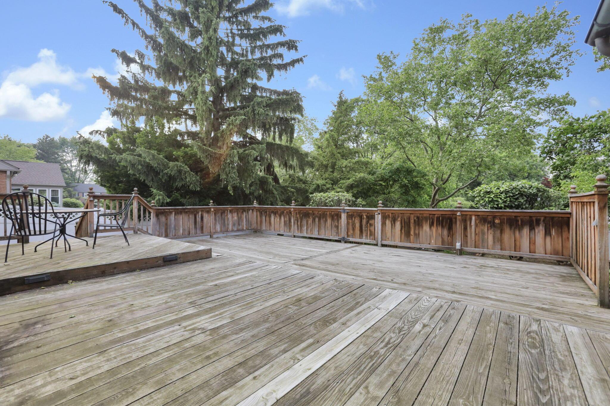 2560 Chartwell