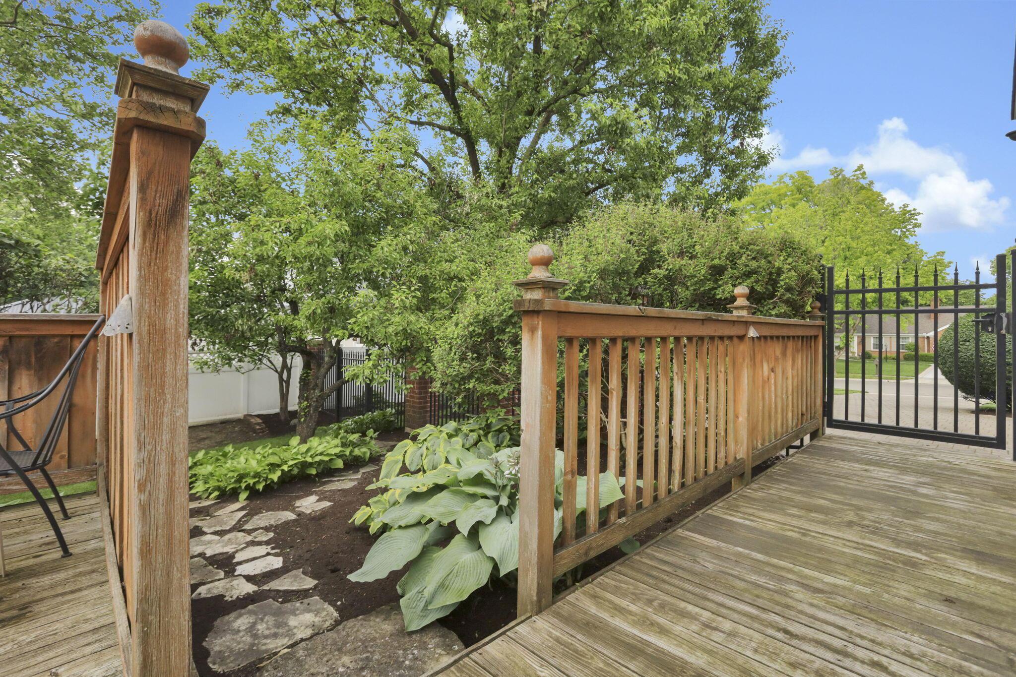 2560 Chartwell