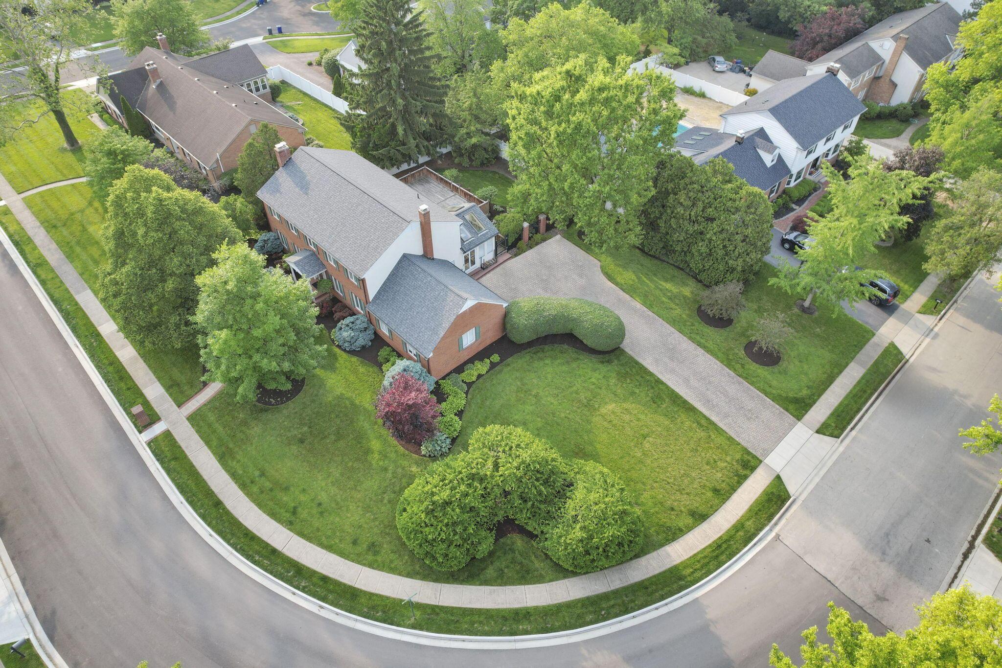 2560 Chartwell