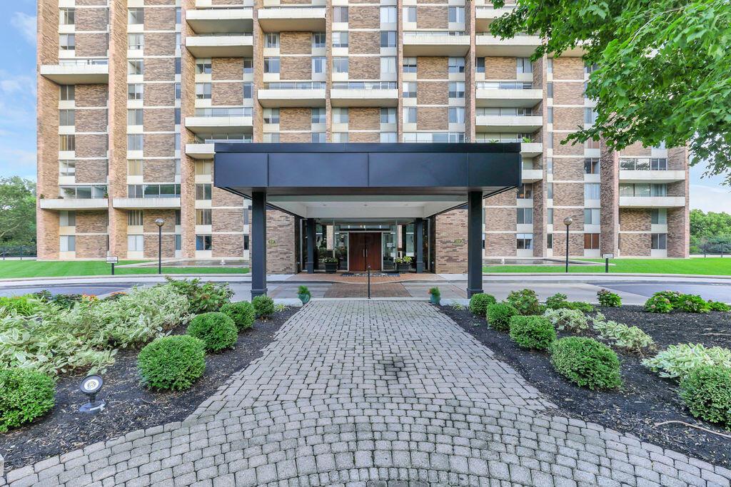 1000 Urlin Avenue, 511