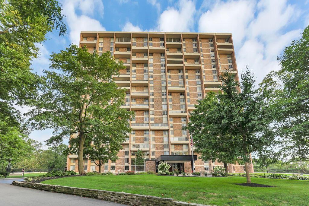 1000 Urlin Avenue, 511