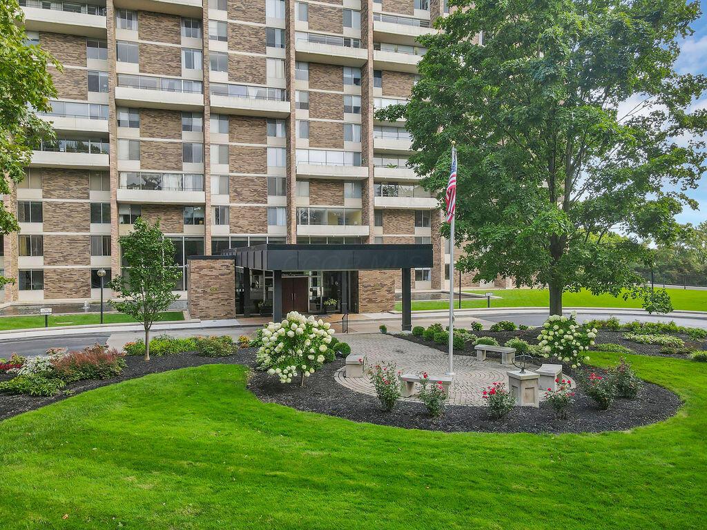 1000 Urlin Avenue, 511