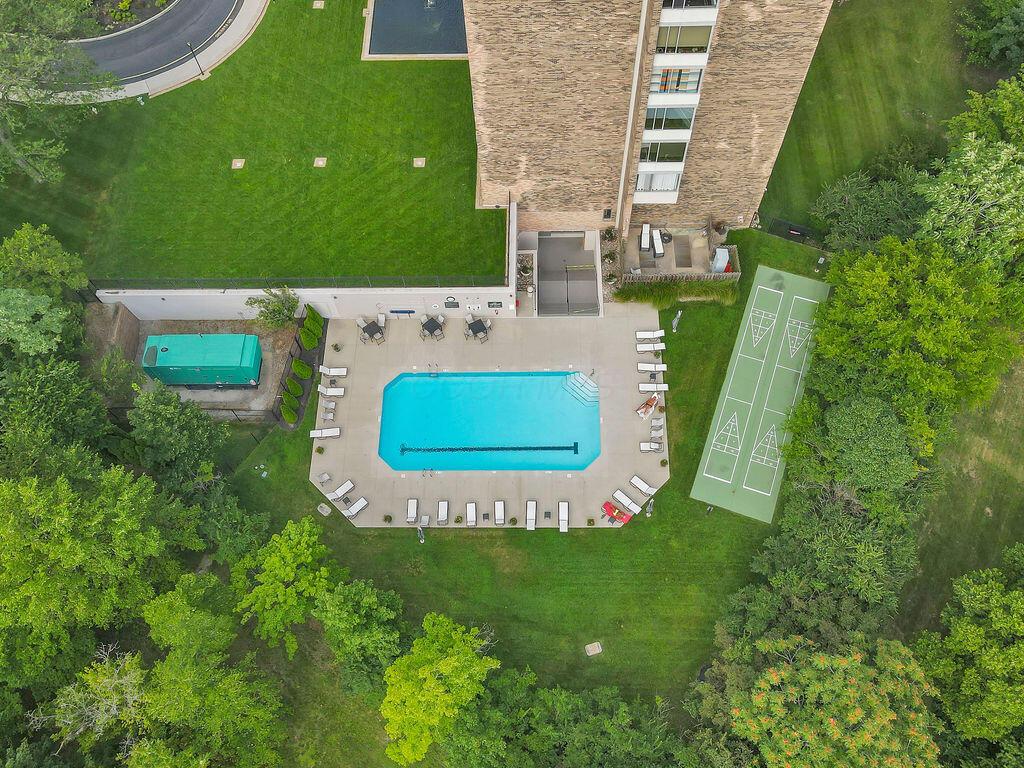 1000 Urlin Avenue, 511