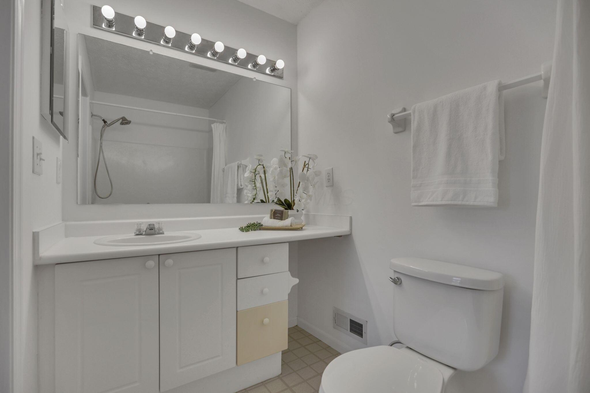 4641 Athalia Drive, 18b