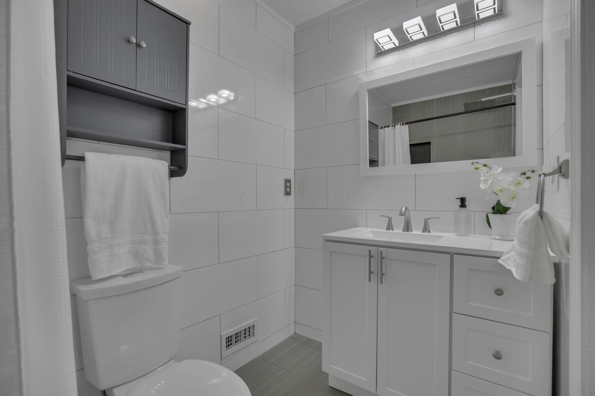 4641 Athalia Drive, 18b