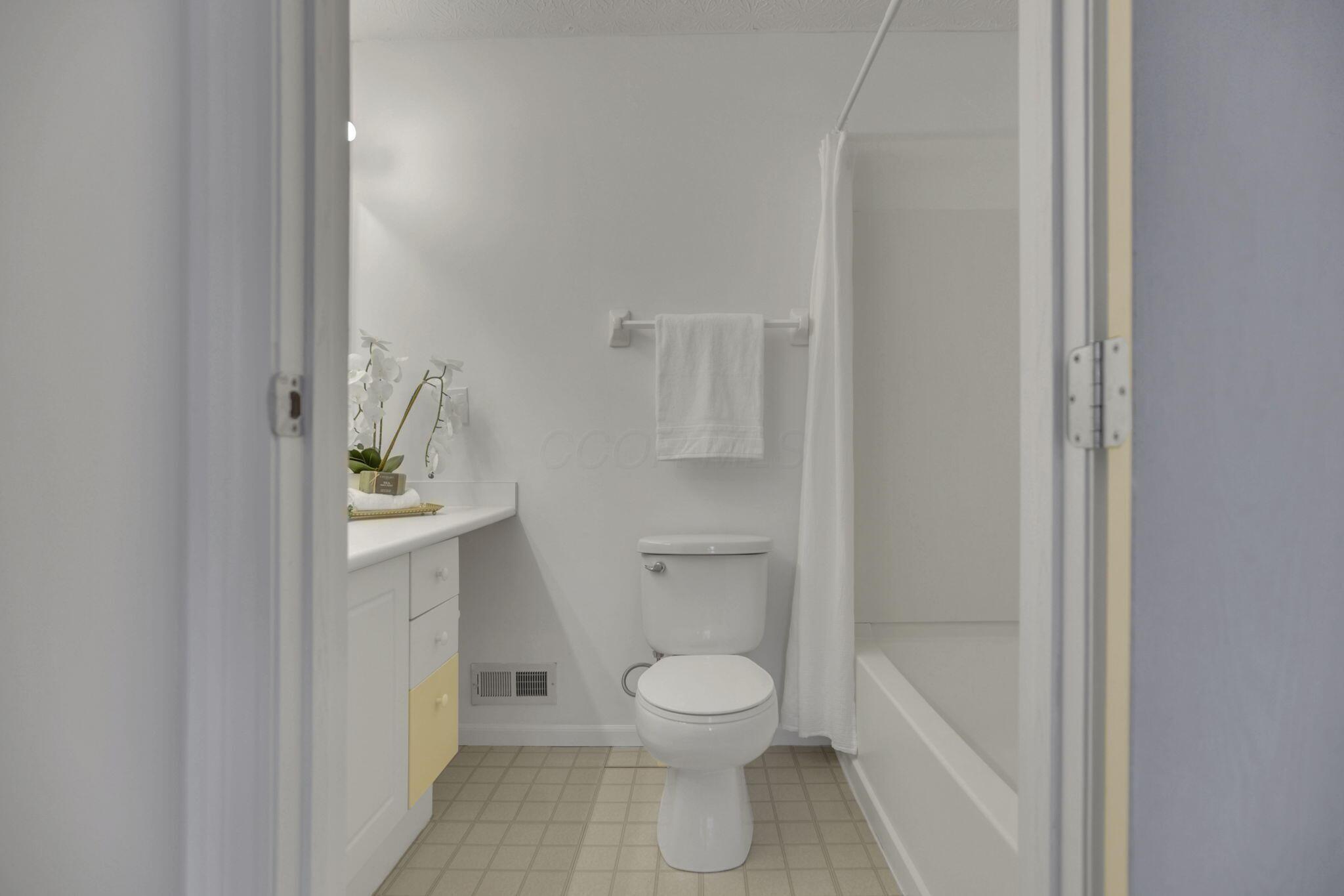 4641 Athalia Drive, 18b