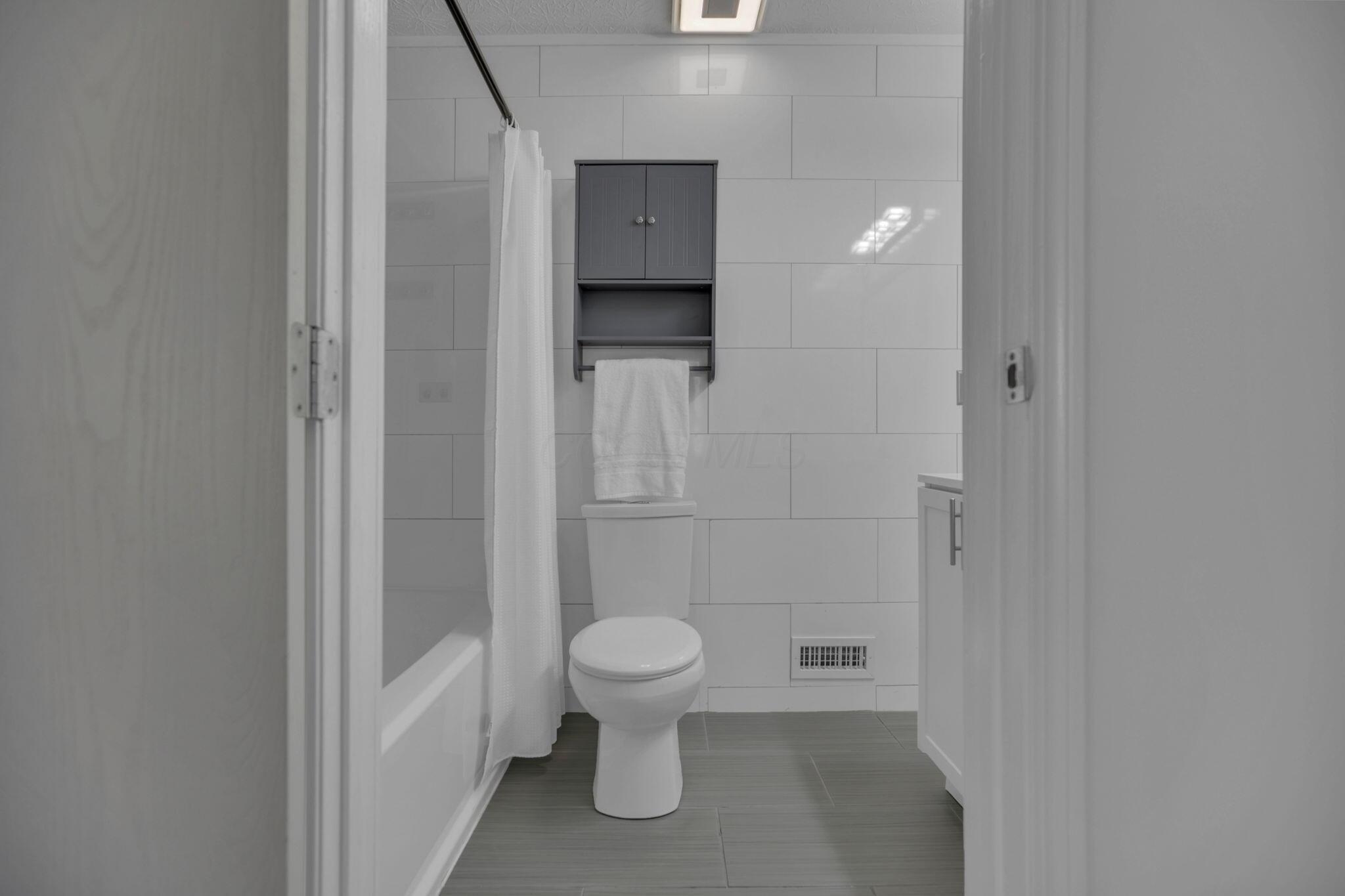 4641 Athalia Drive, 18b