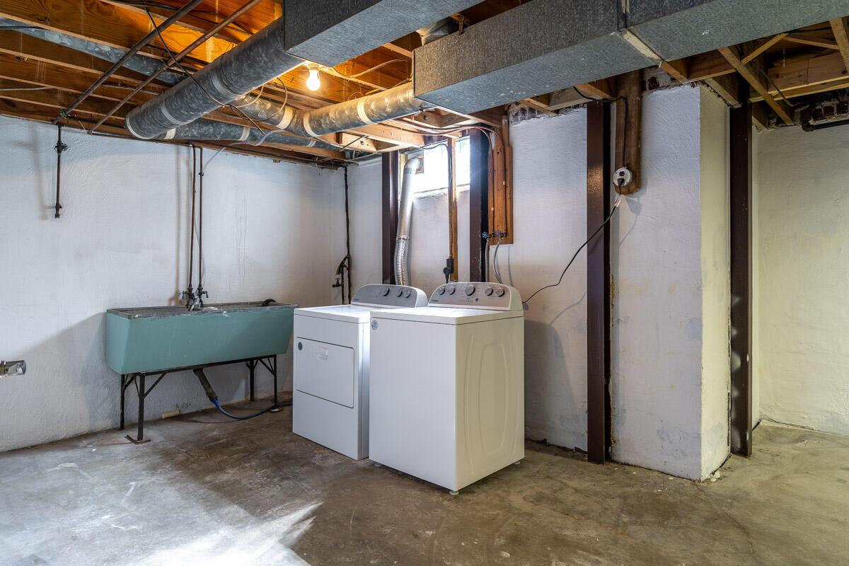 2112 Cresthill Drive