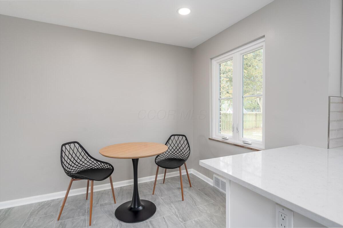 2112 Cresthill Drive