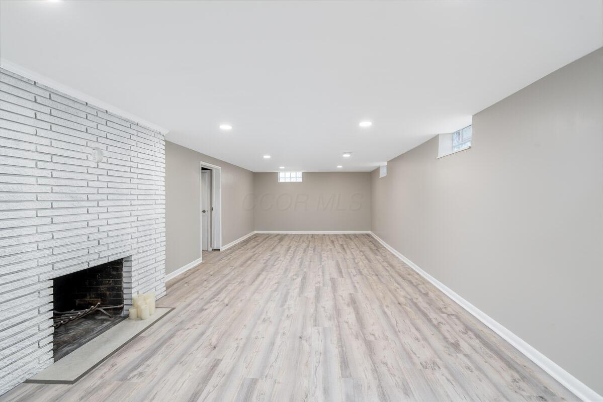 2112 Cresthill Drive