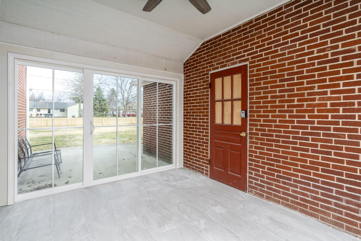 2112 Cresthill Drive