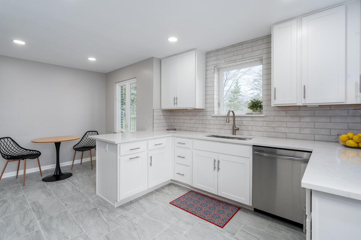 2112 Cresthill Drive