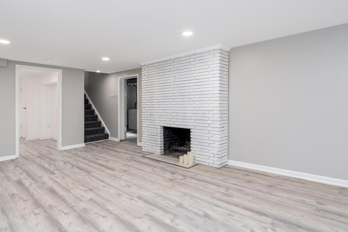 2112 Cresthill Drive