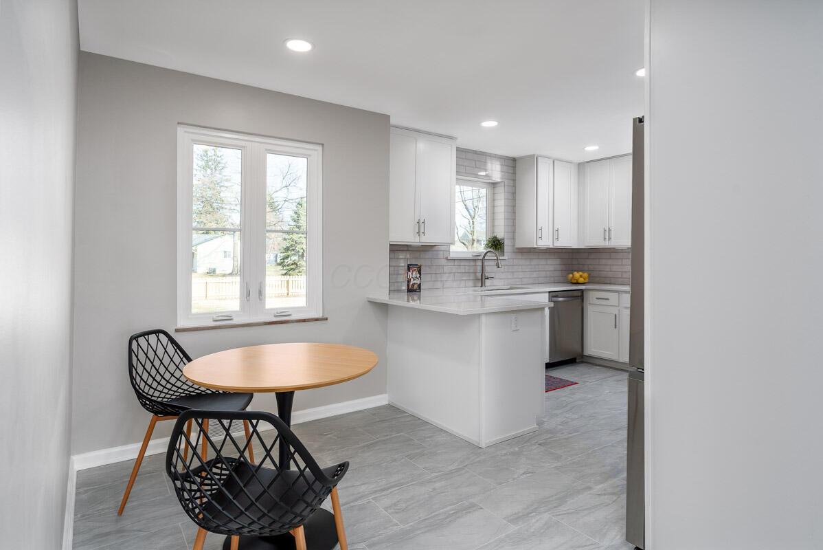 2112 Cresthill Drive